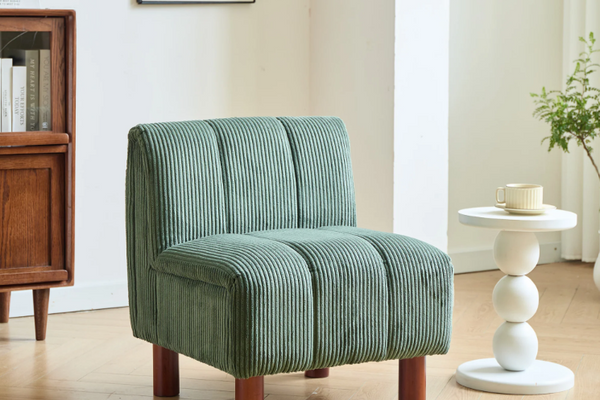 Notre fauteuil printanier PORTO de couleur vert sauge 