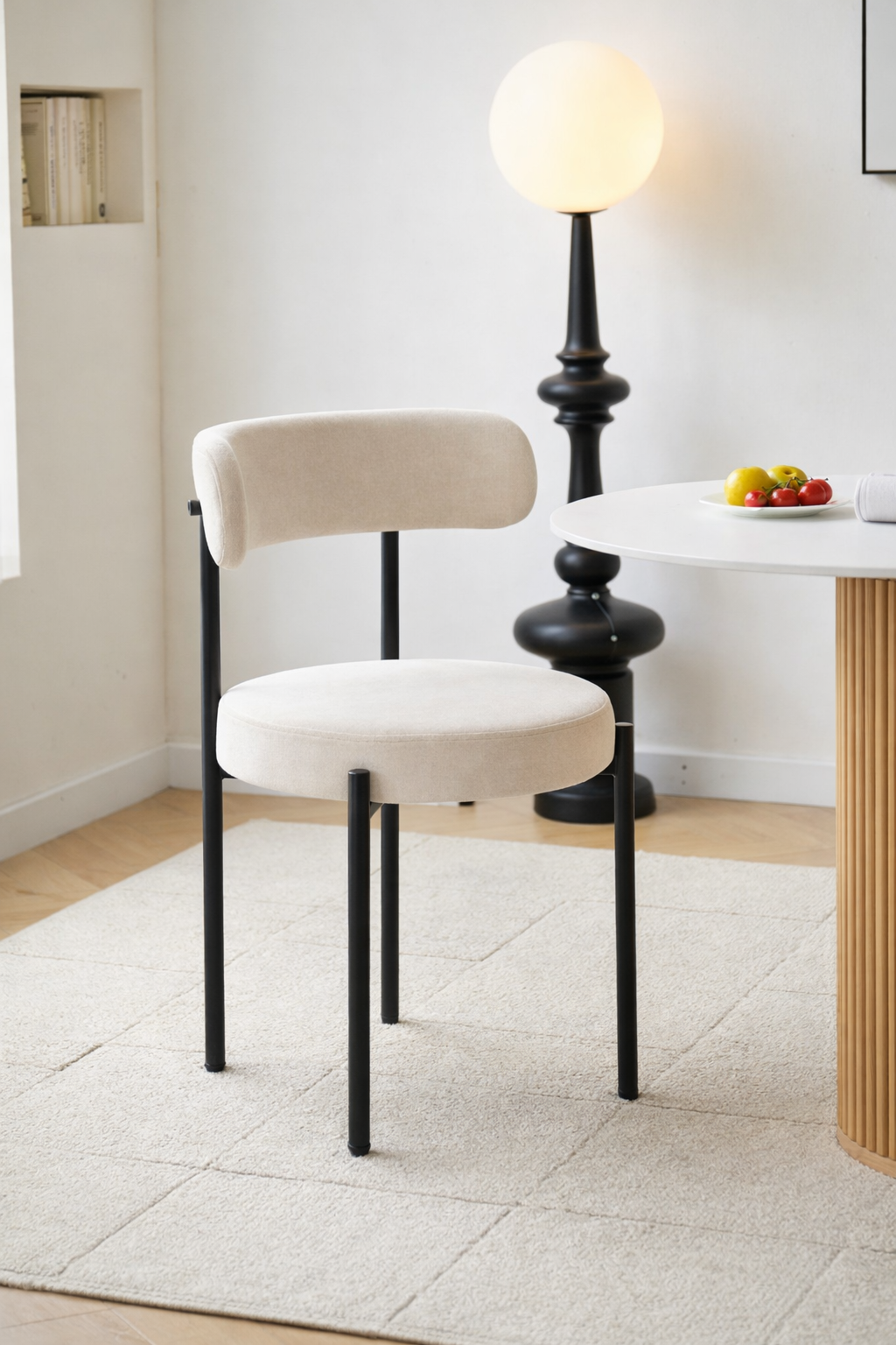 LARS - Zestaw 2 skandynawskich krzeseł z metalu i beżowego aksamitu