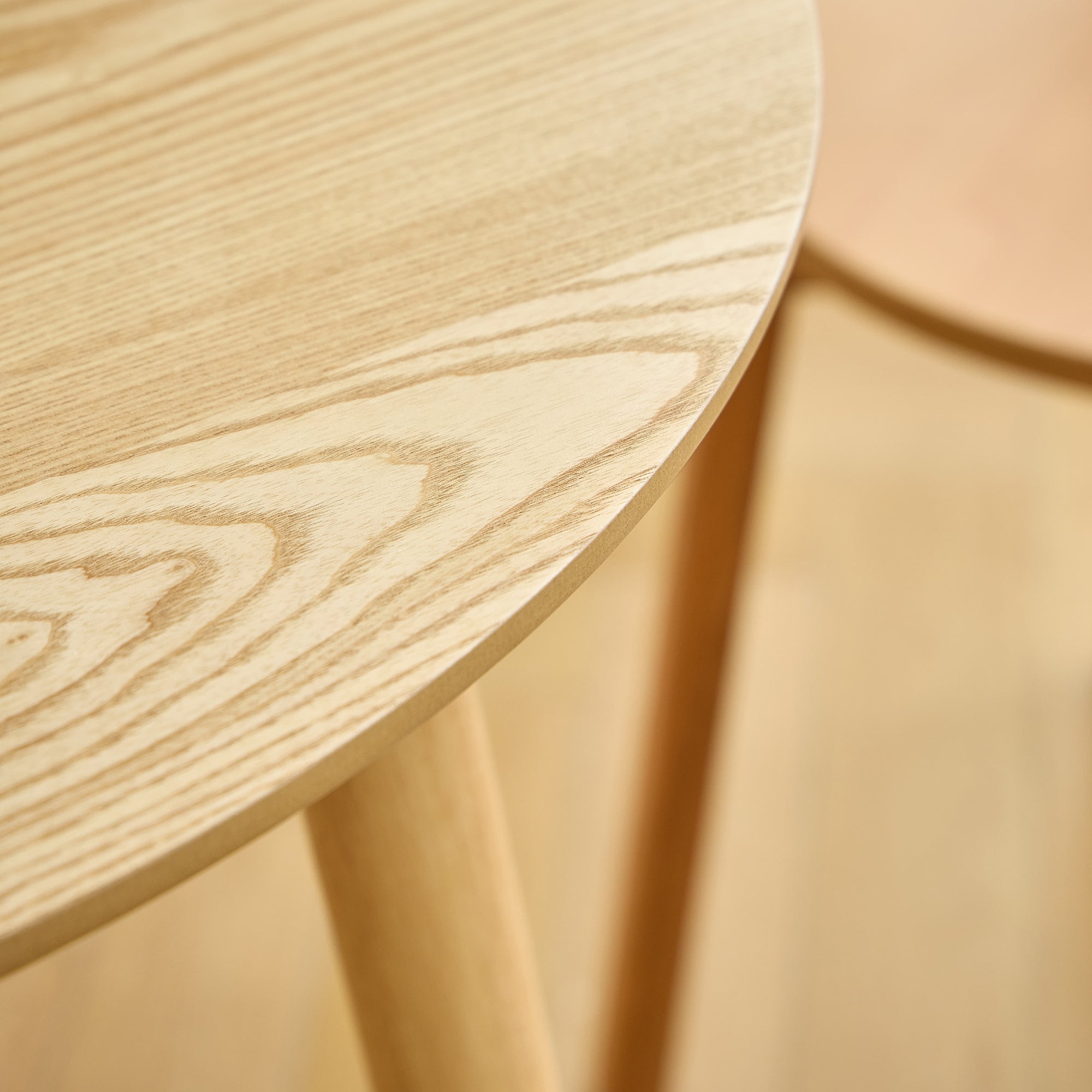 TRADITION - Okrągły stół do jadalni dla 4 osób, wykonany z litego drewna sosnowego D90 w kolorze naturalnym