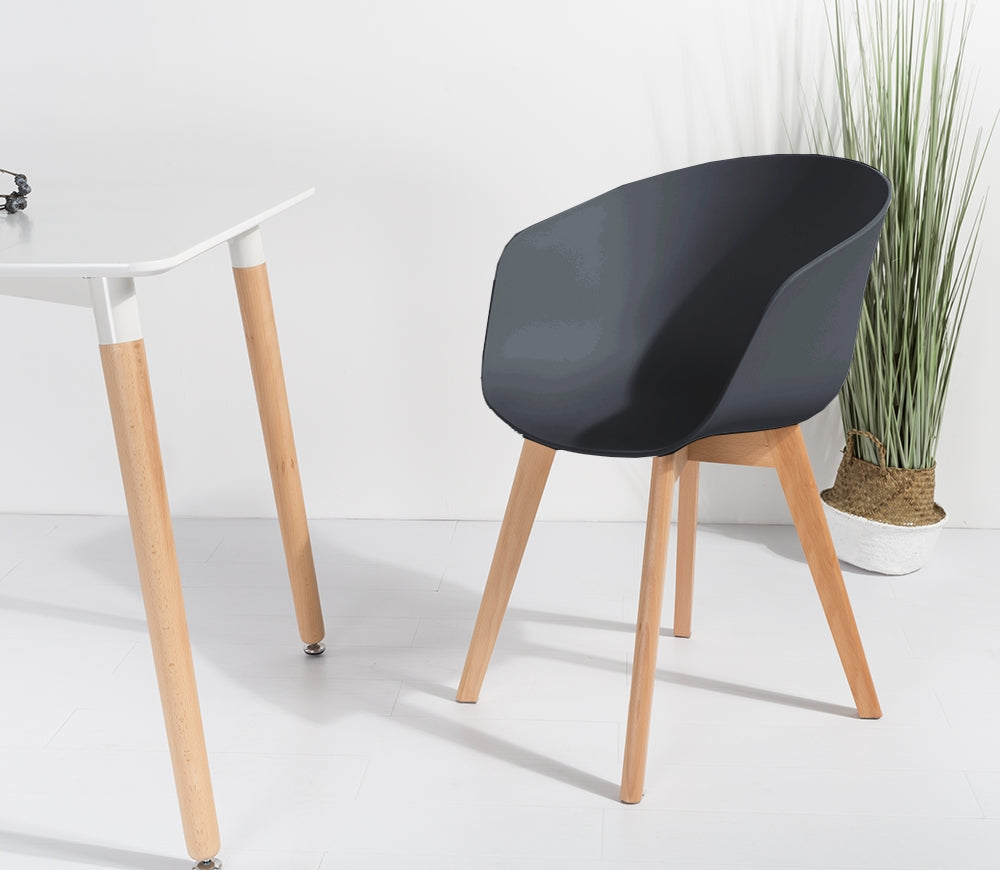 ALBORG – Zestaw 4 skandynawskich krzeseł z drewna i czarnego polipropylenu