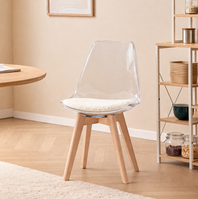 CARMEN - Set di 4 sedie trasparenti con gambe in legno e rivestimento bouclé bianco