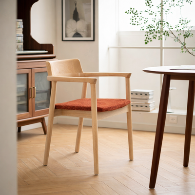 CORDOBA - Set di 2 sedie in legno massello con braccioli e rivestimento bouclé terracotta