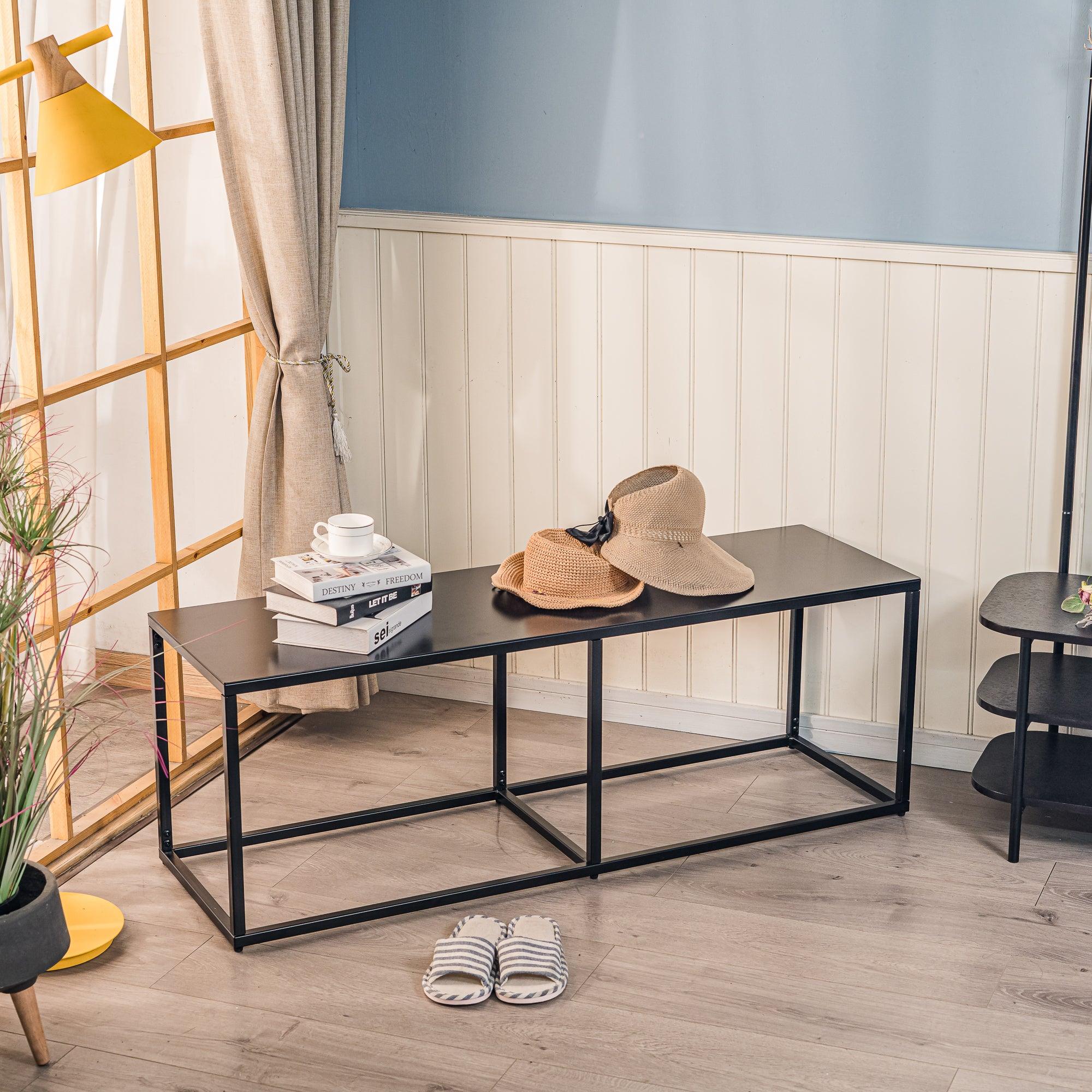 Czarna metalowa ławka przemysłowa