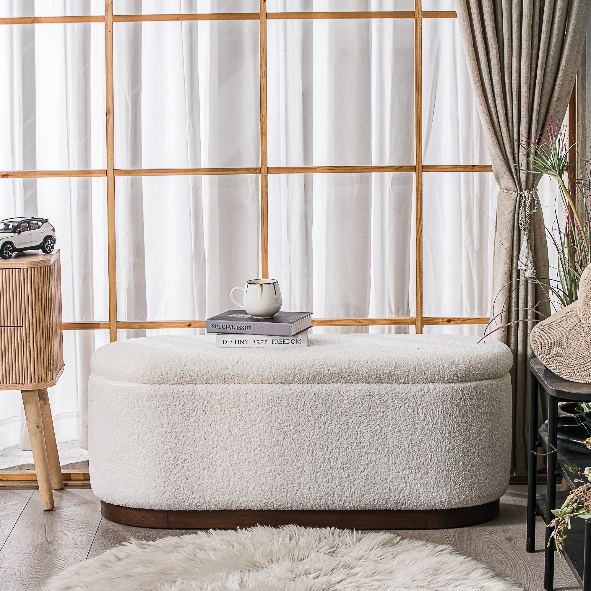 LIMA – Ławka z pojemnikiem do przechowywania, wykonana z drewna, z białymi pętelkami