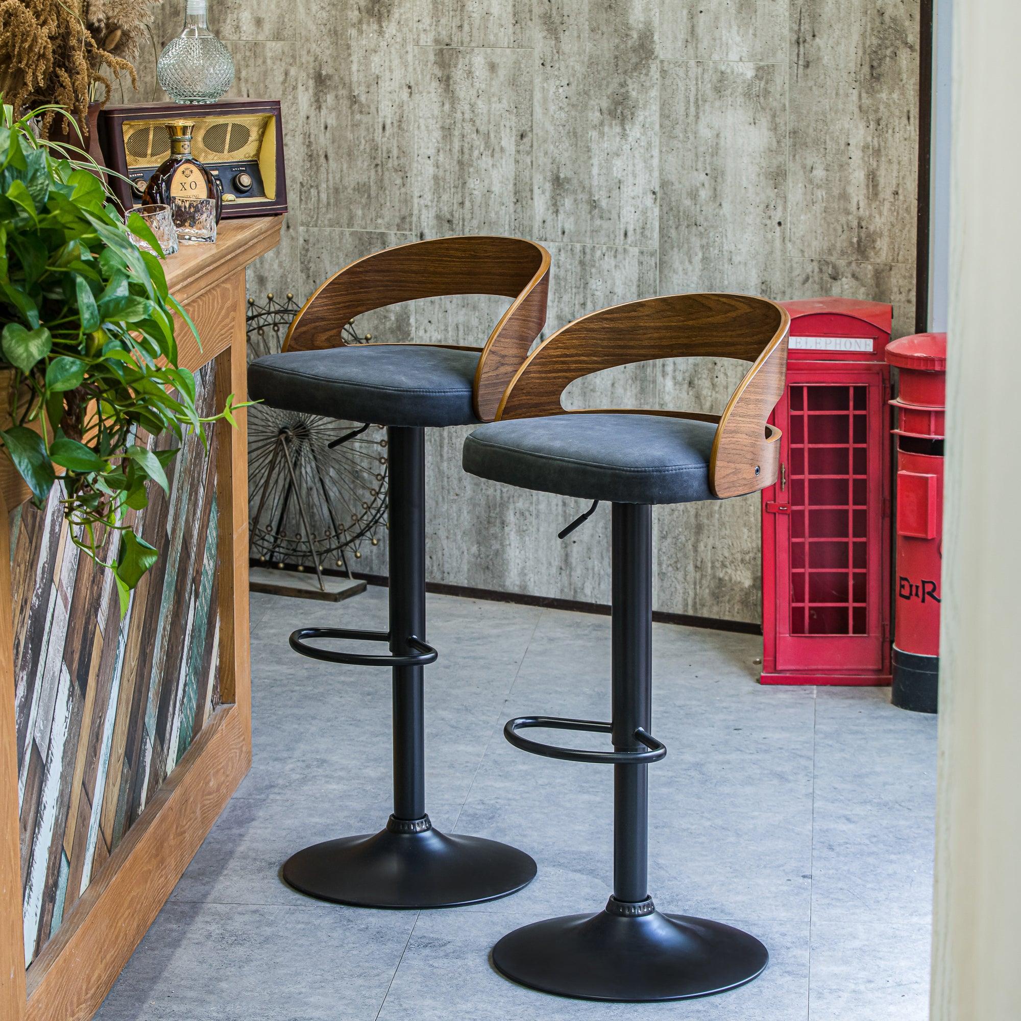 Zestaw 2 stołków barowych z drewna i czarnego imitacji skóry
