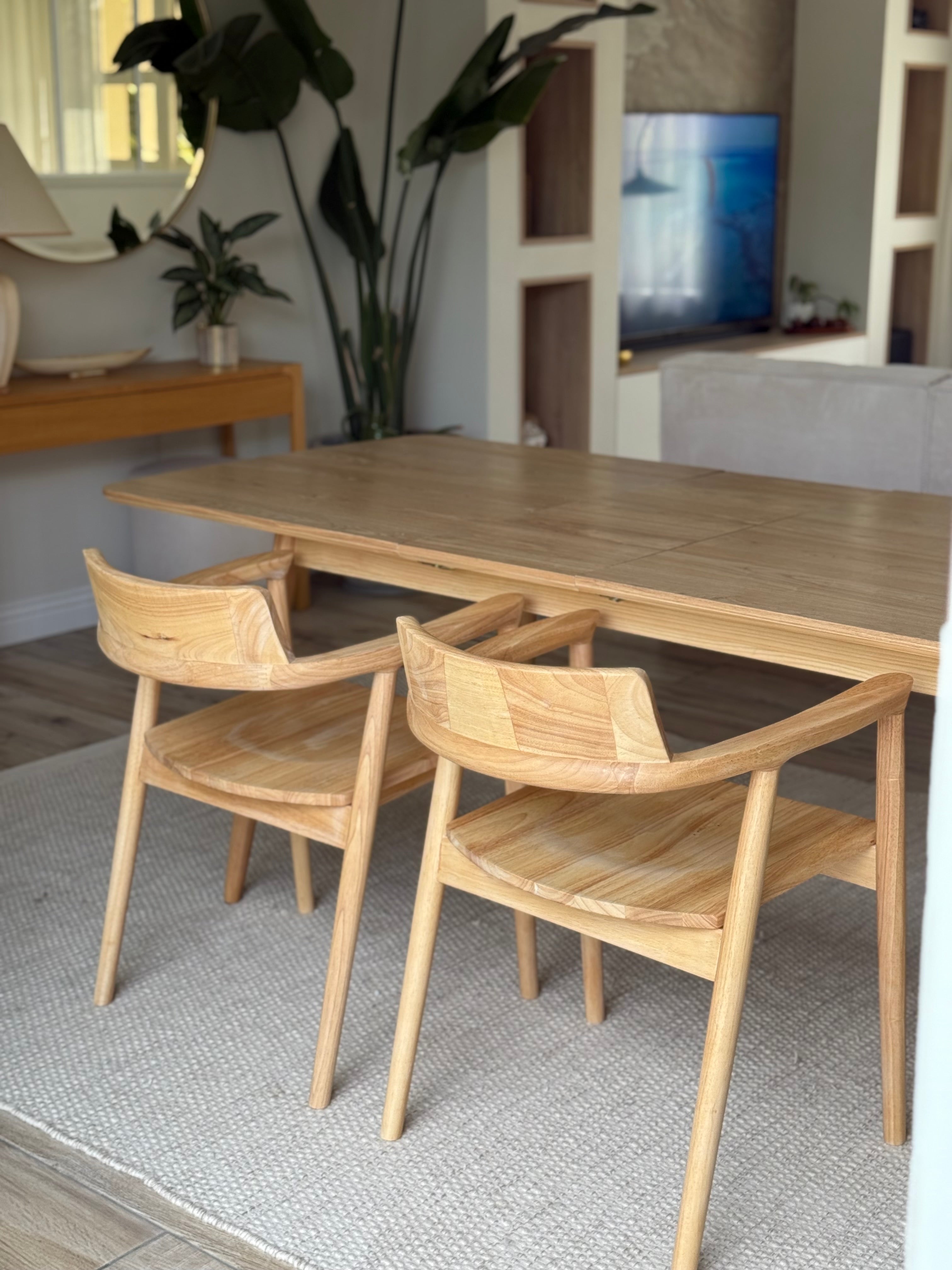 CORTE – Rozsuwany, prostokątny stół do jadalni dla 6–8 osób, wykonany z litego drewna