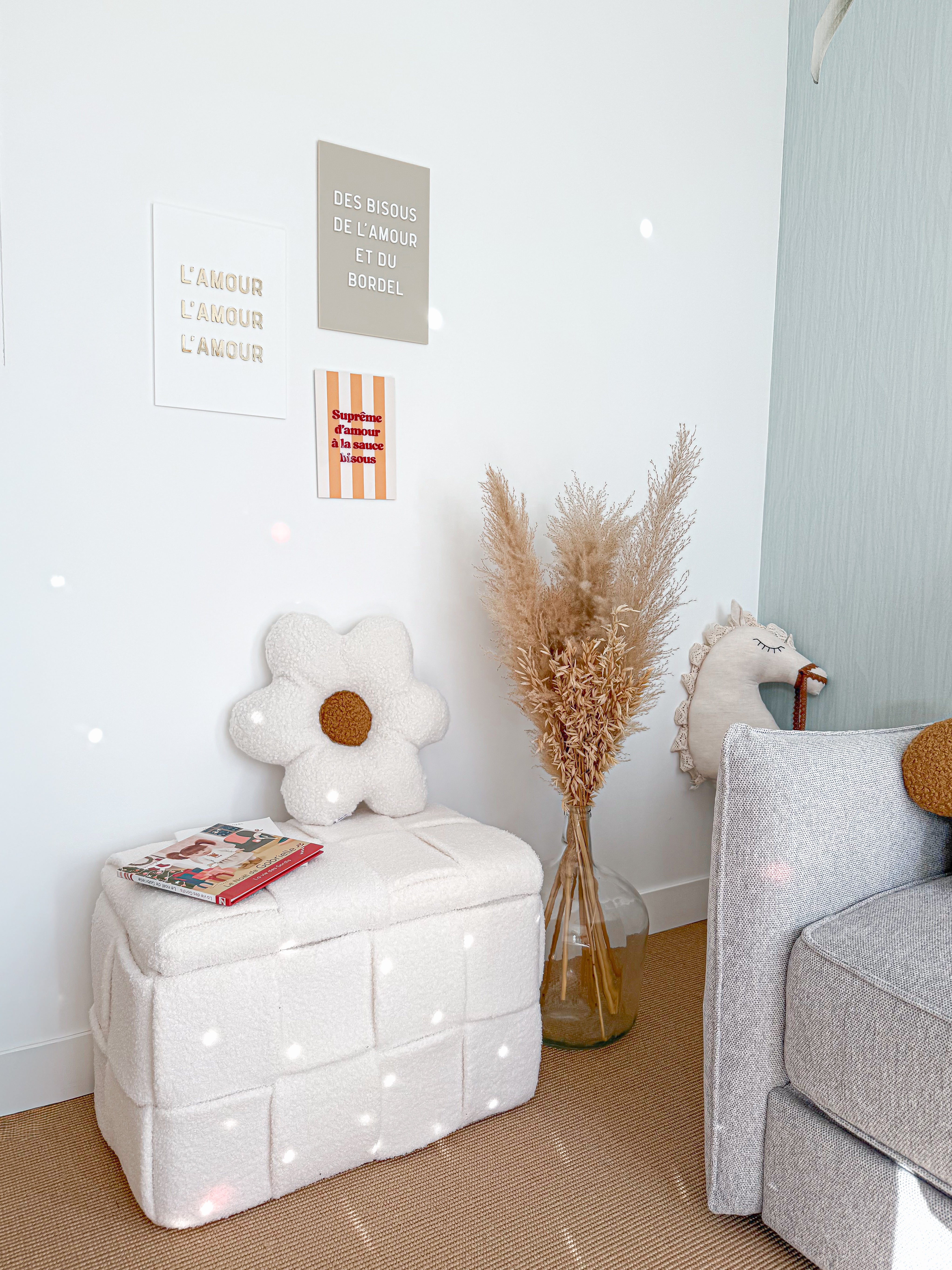 VANERN - Ławka funkcją przechowywania w białych pętelkach