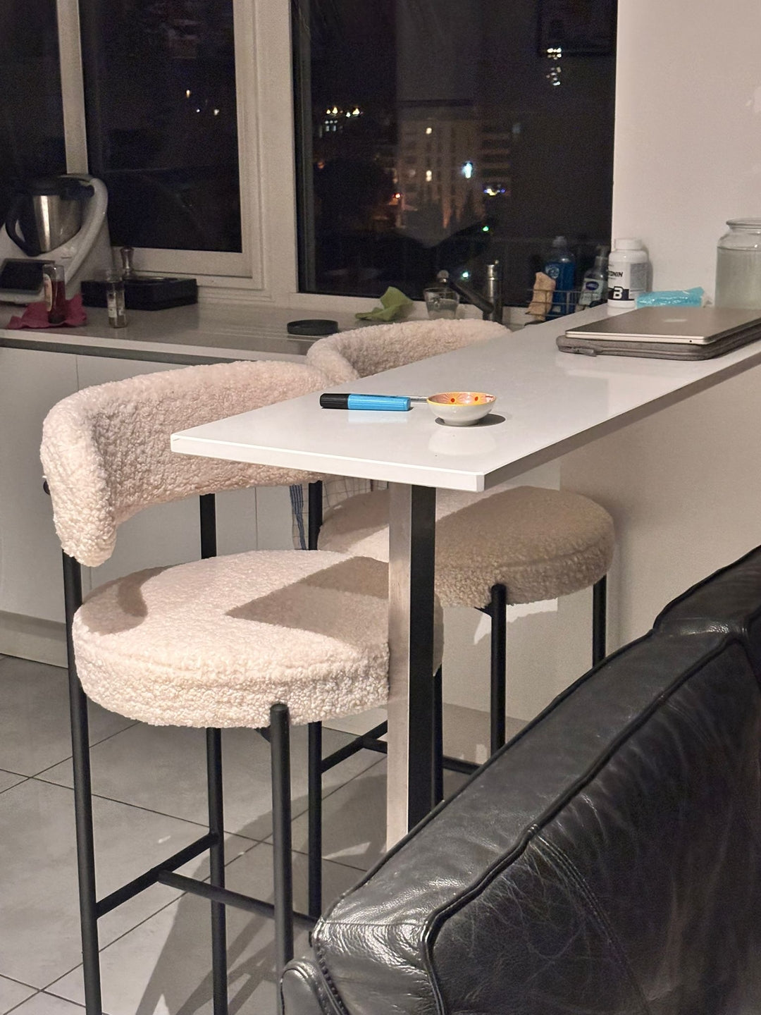 LARS - Zestaw 2 stołków barowych z metalu i białymi pętelkami