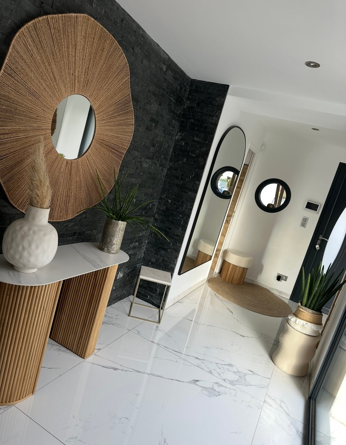 PIREUS – drewniana konsola z blatem imitującym marmur