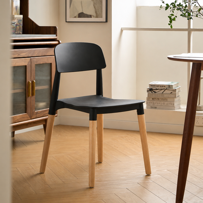 SORO - Set van 4 Scandinavische stoelen van zwart hout en polypropyleen