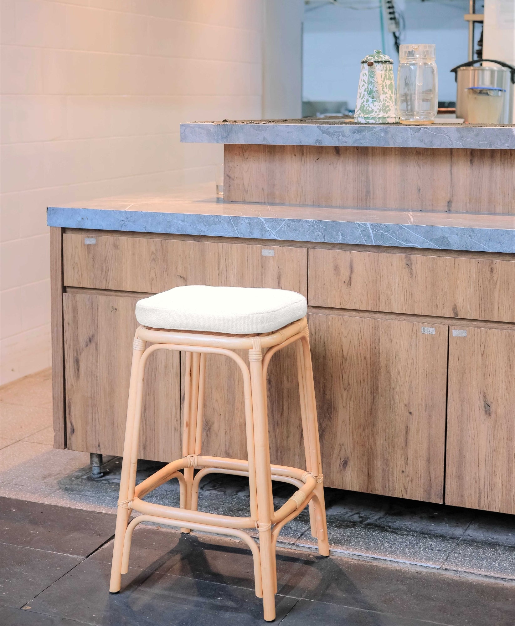 OBIRA - Lot de 2 tabourets de bar en rotin naturel et tissu beige