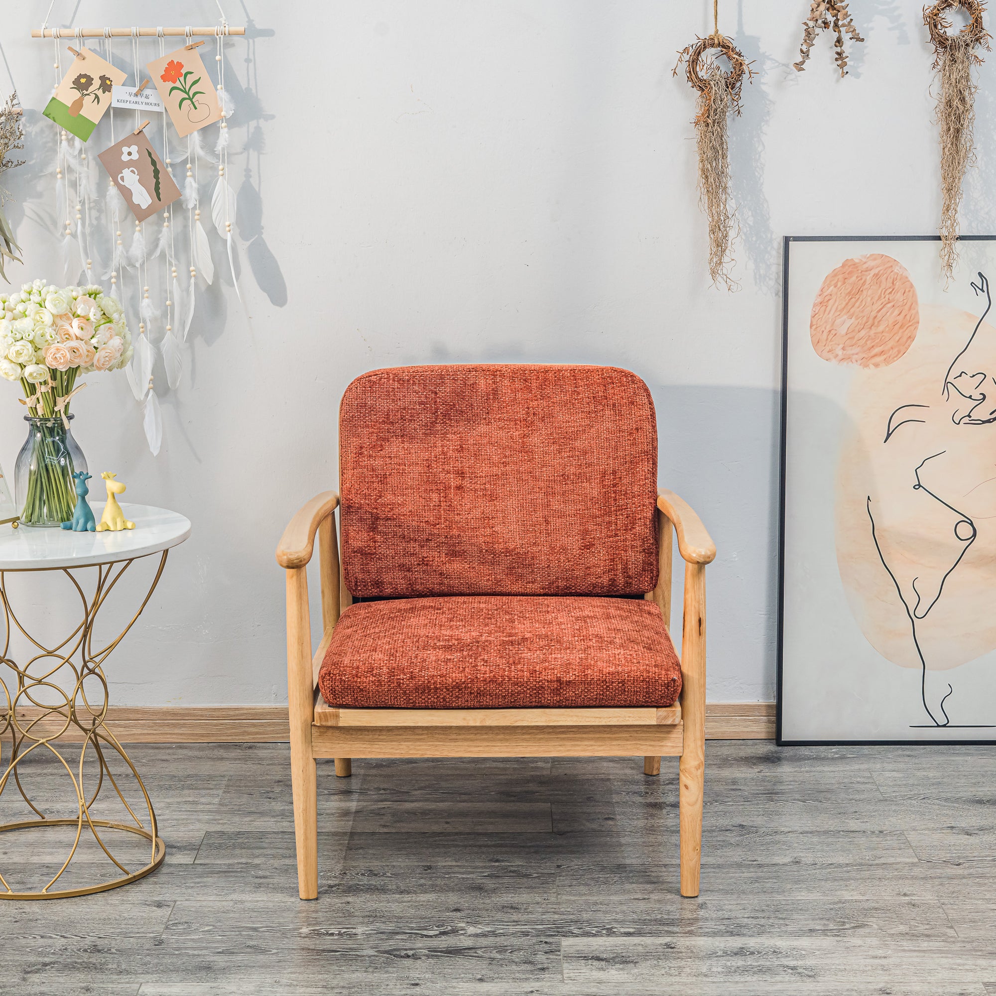 Fotel salonowy z litego drewna i tkaniny w kolorze terakoty