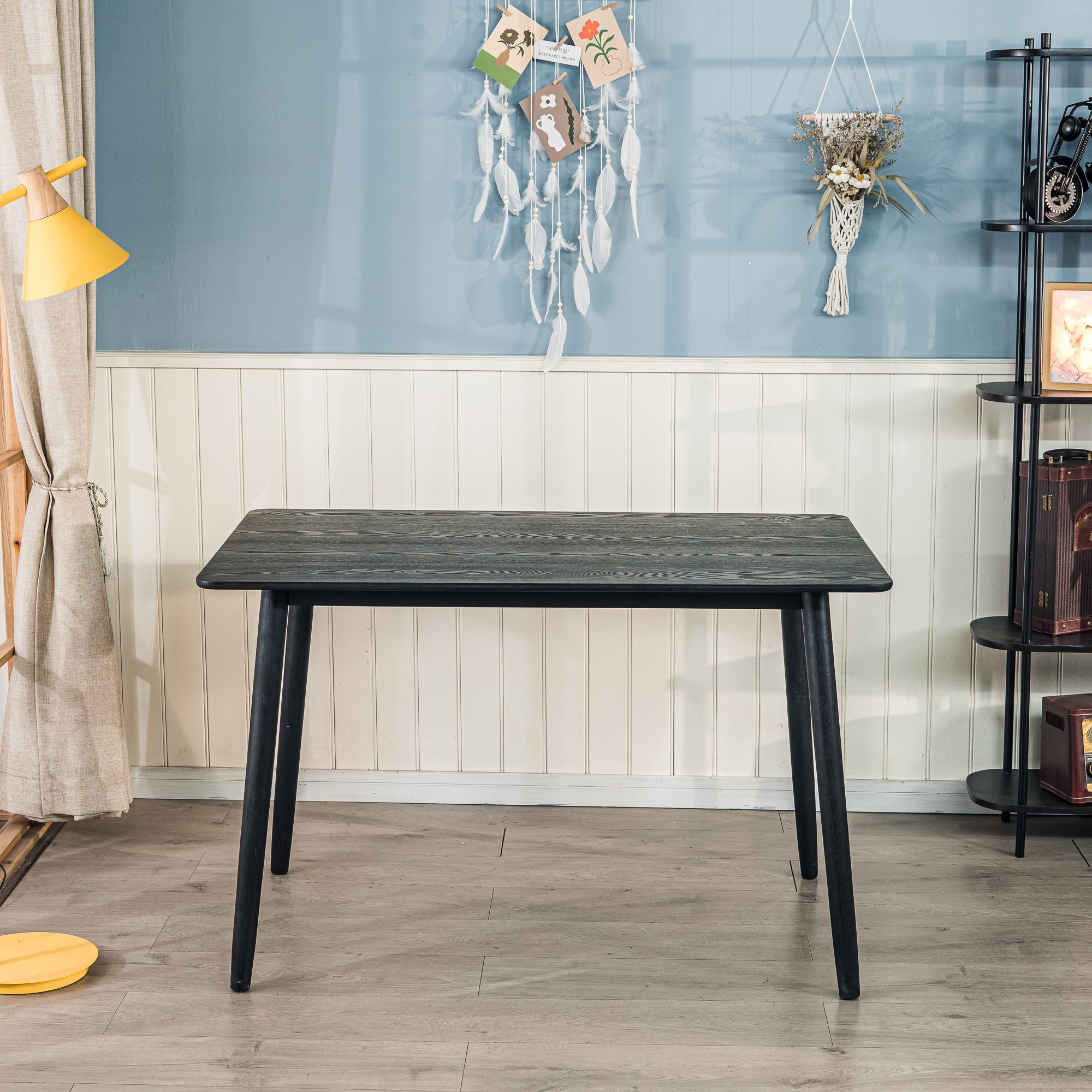 Prostokątny stół jadalny dla 4 osób z litego drewna sosnowego w kolorze czarnym L120