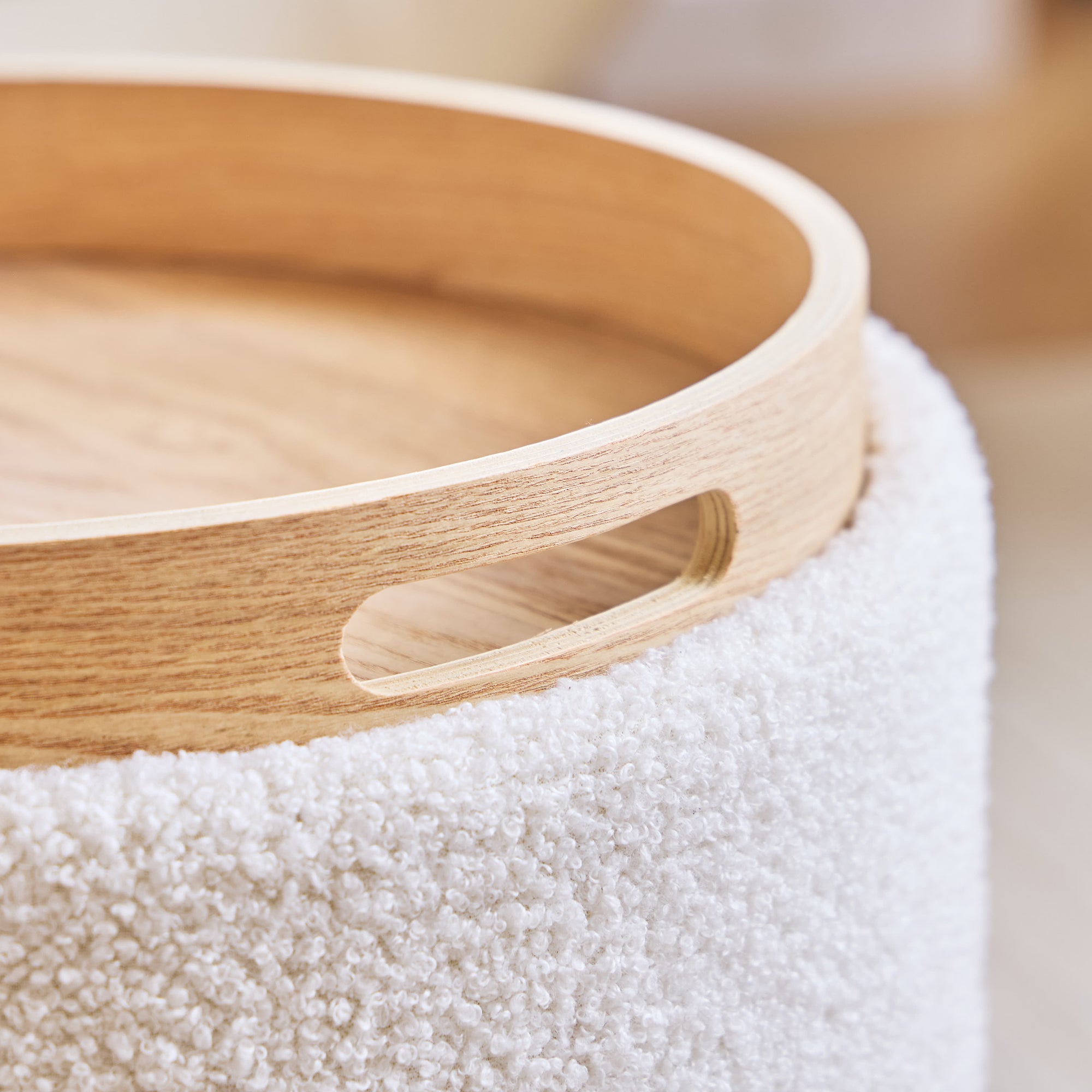 KEMI - Pufa funkcją przechowywania w białych pętelkach