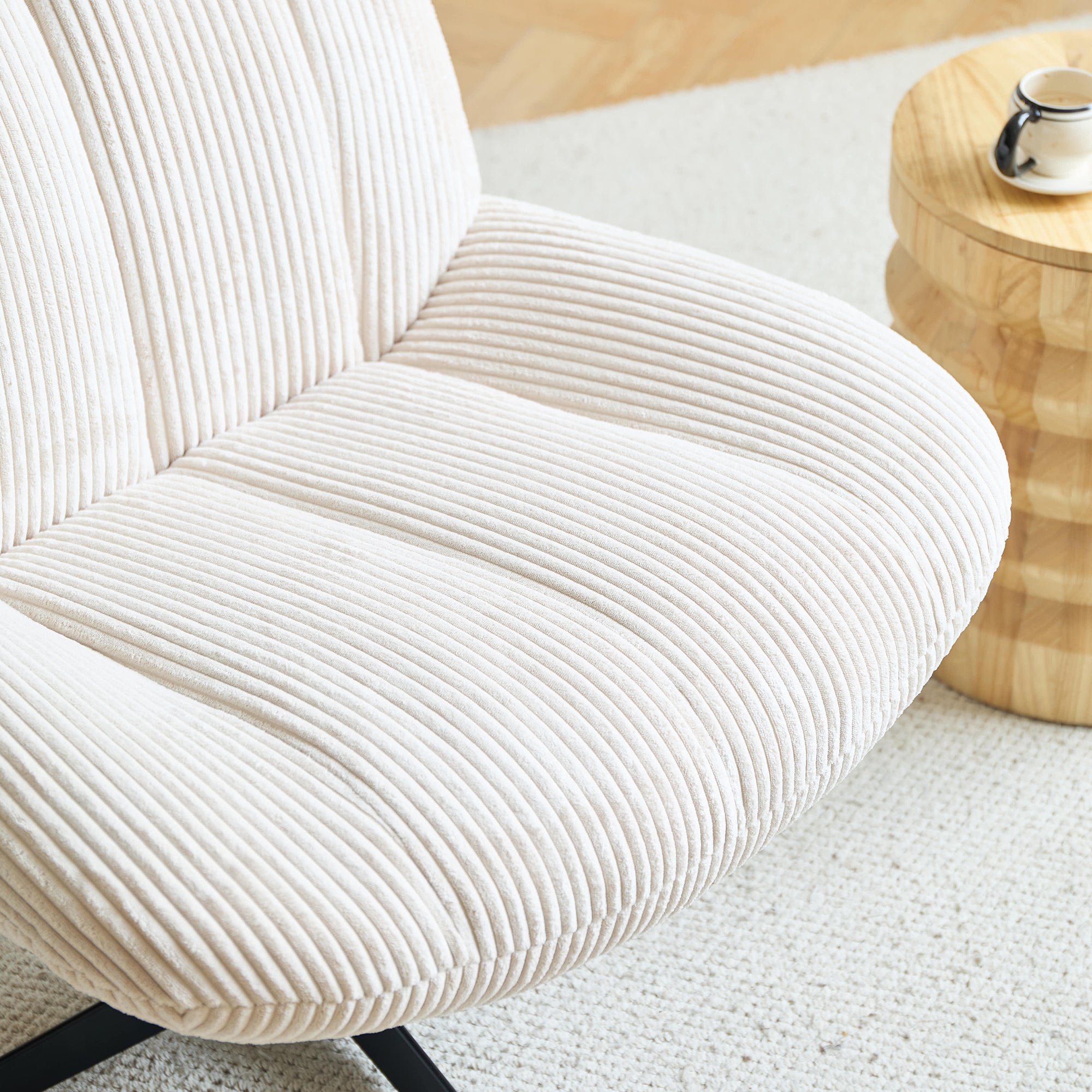 NAMSOS – Obrotowy fotel z beżowego sztruksu