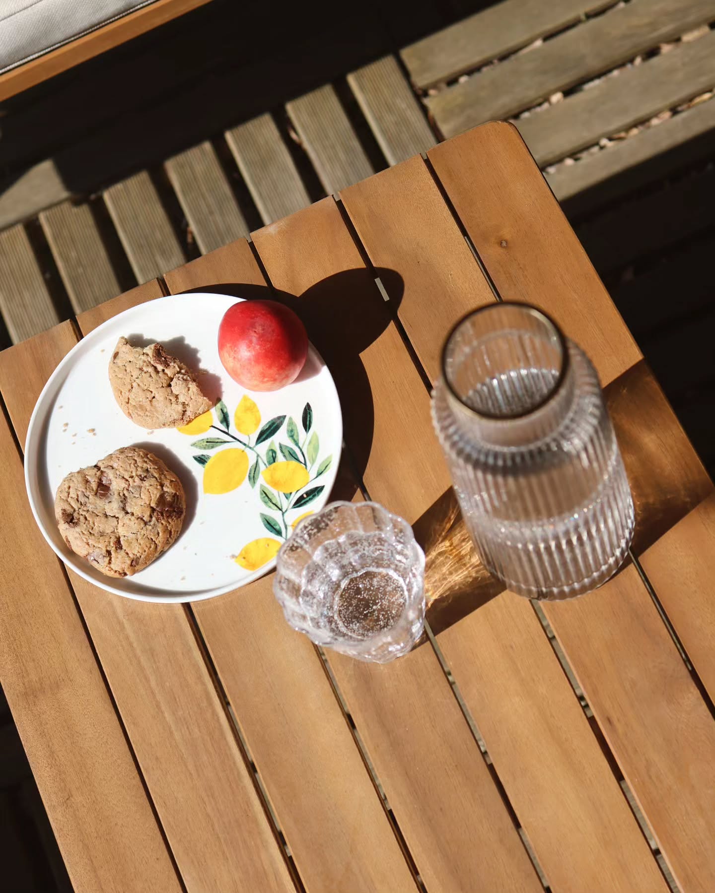 TEMUCO – Zestaw ogrodowy z rattanu i litego drewna w kolorze beżowym