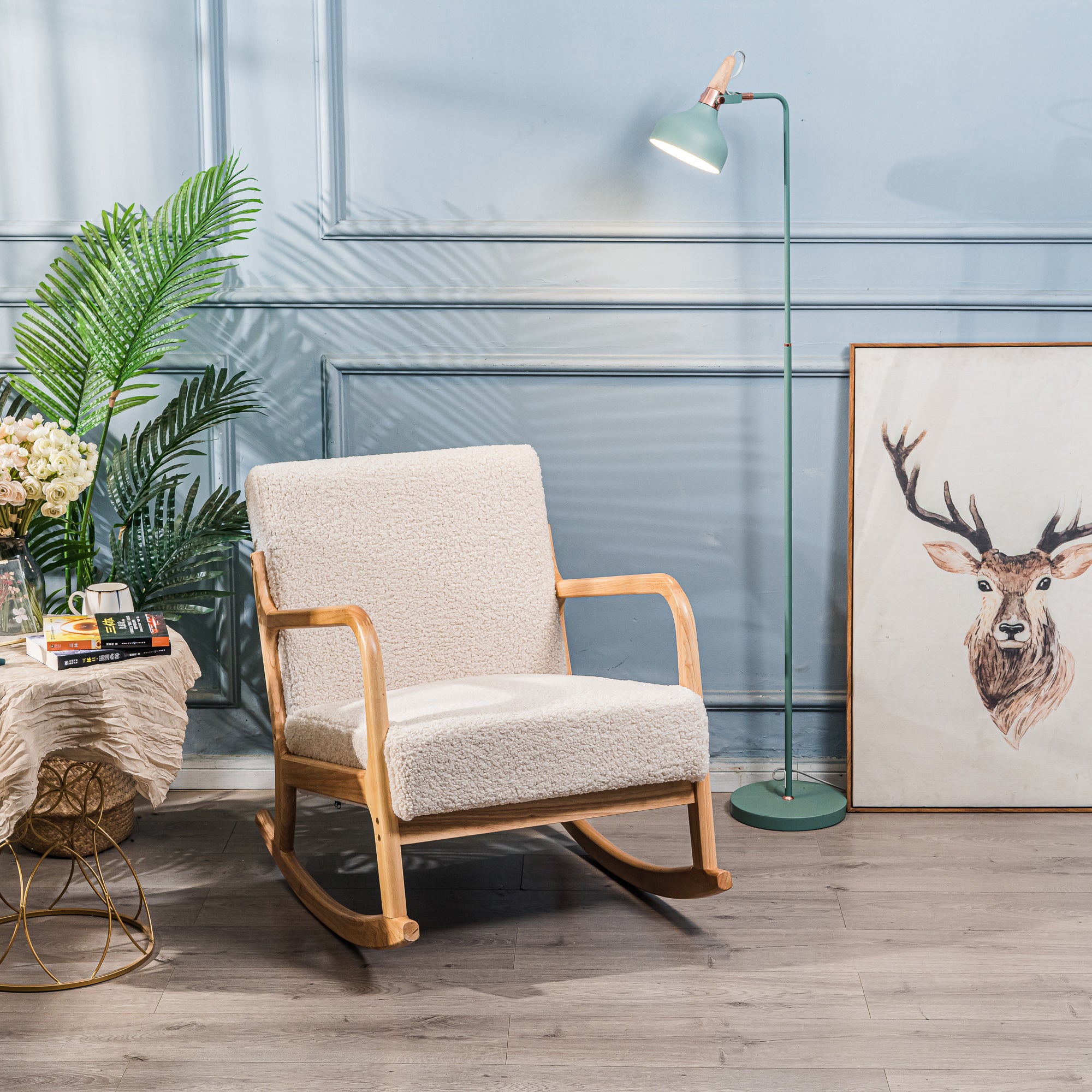 Fotel bujany z litego drewna i białymi pętelkami