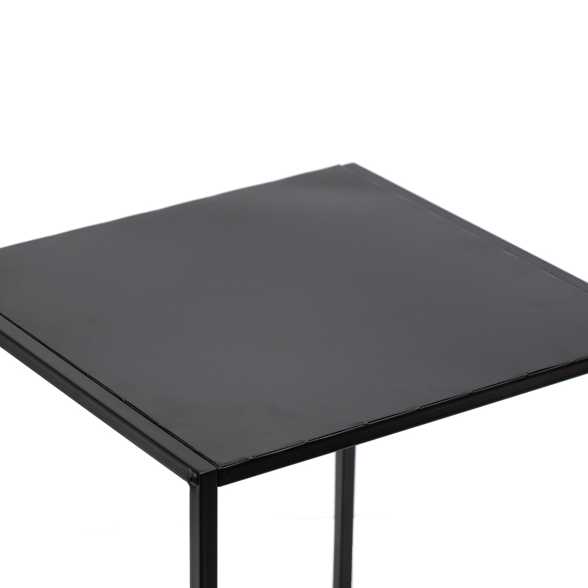 HAGEN – przemysłowy stolik pomocniczy z czarnego metalu