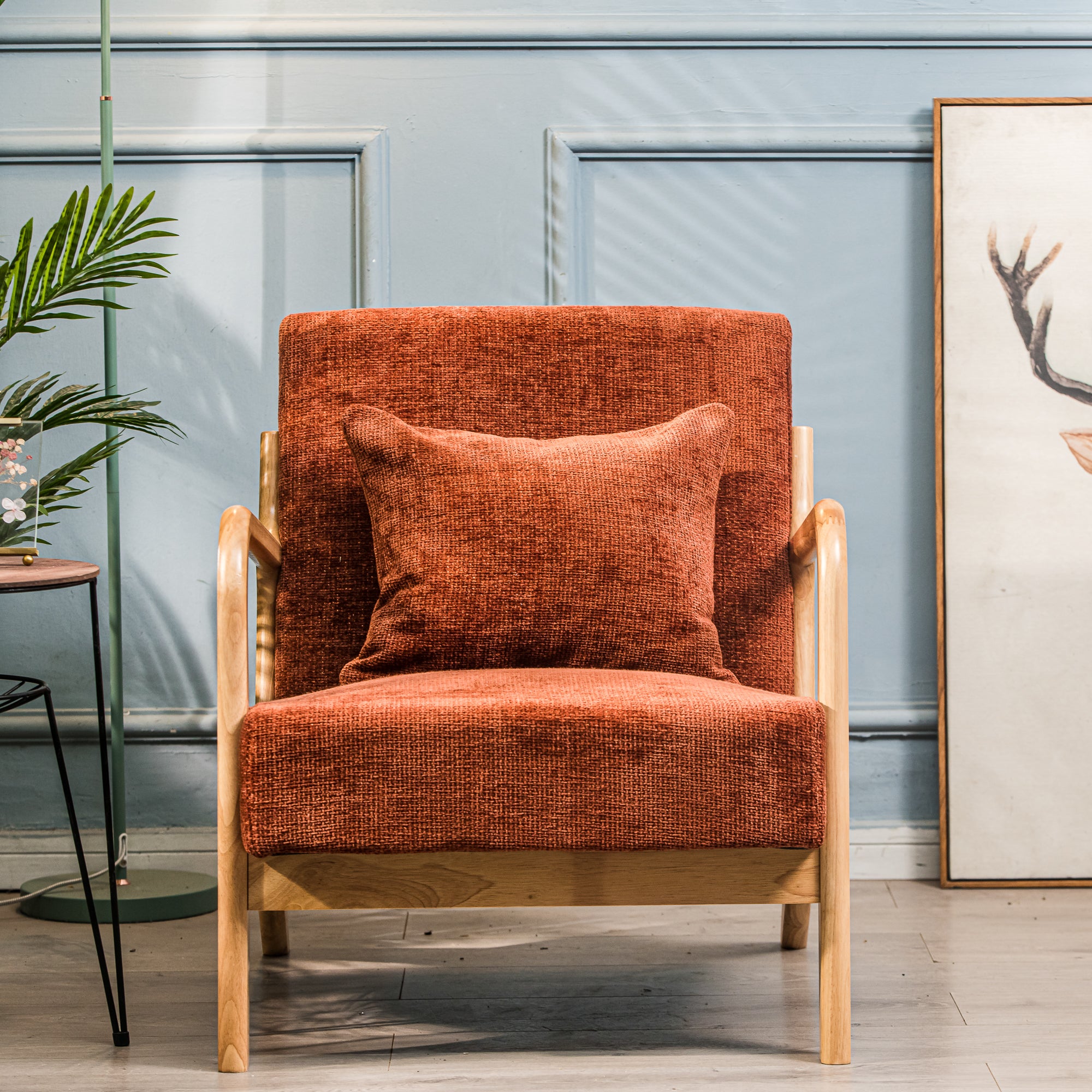 OHAMA – fotel salonowy z litego drewna i tkaniny w kolorze terakoty