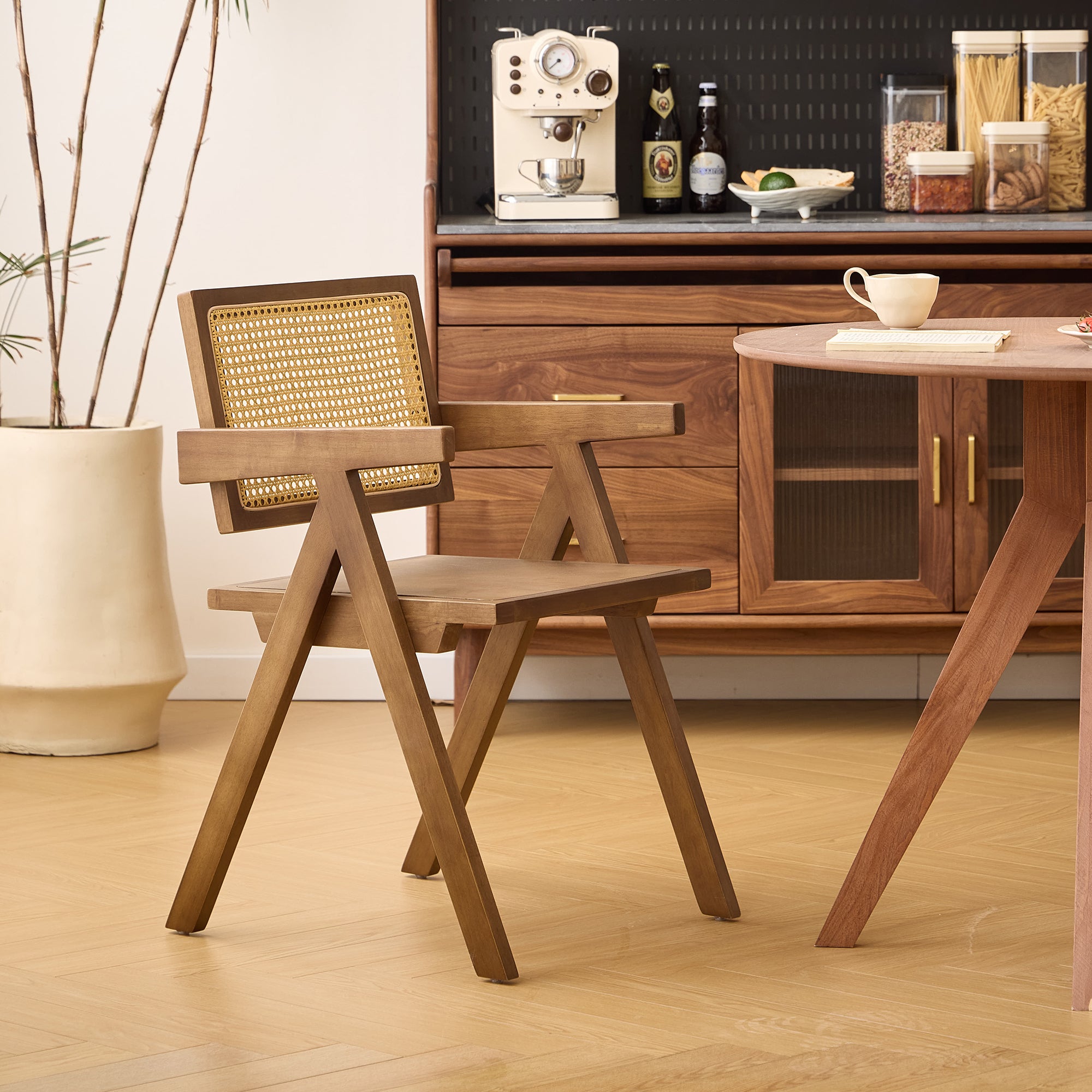 MADEIRA – Fotel stołowy z ciemnego litego drewna i wikliny