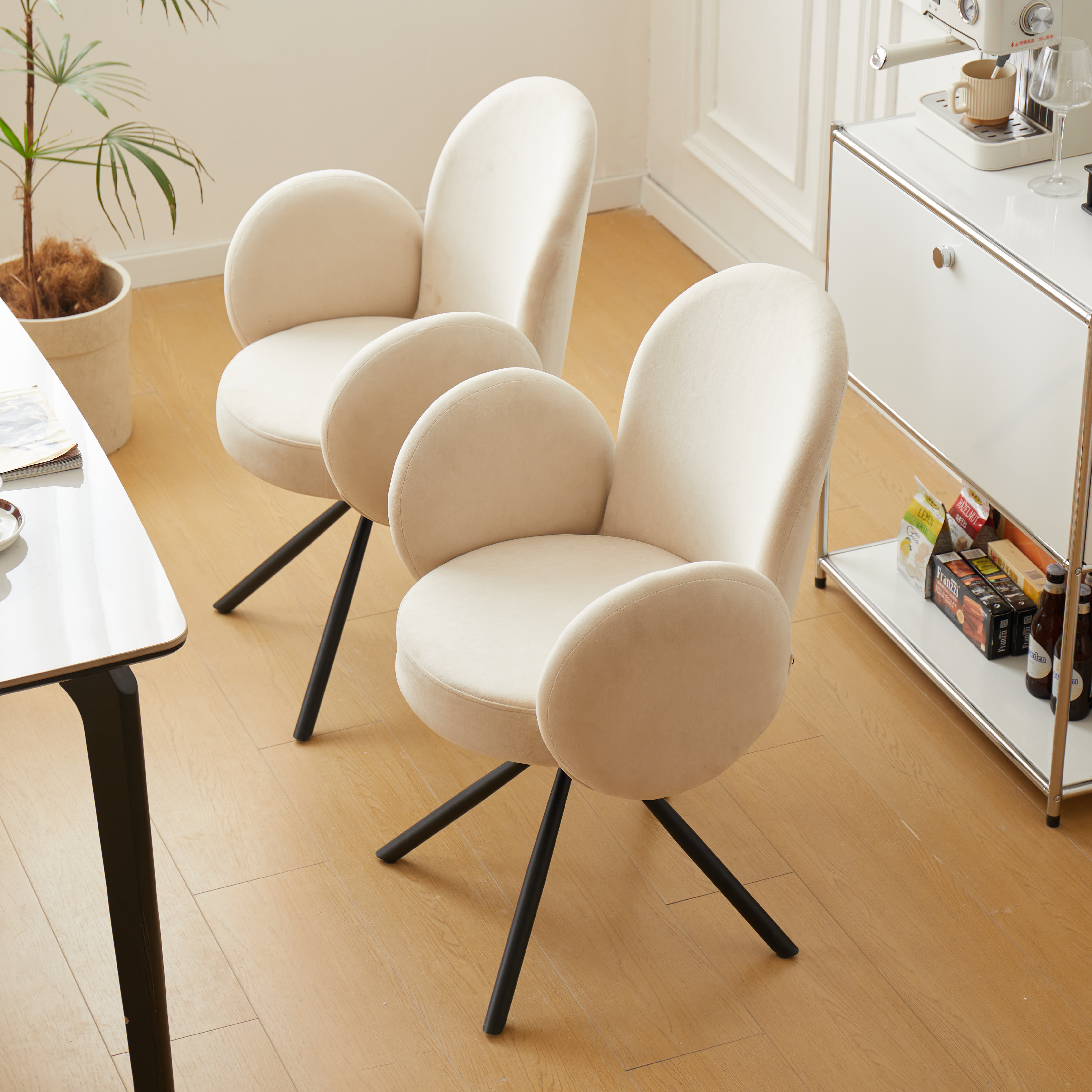 HELSINKI – Zestaw 2 Obrotowych krzeseł z beżowego aksamitu i metalu