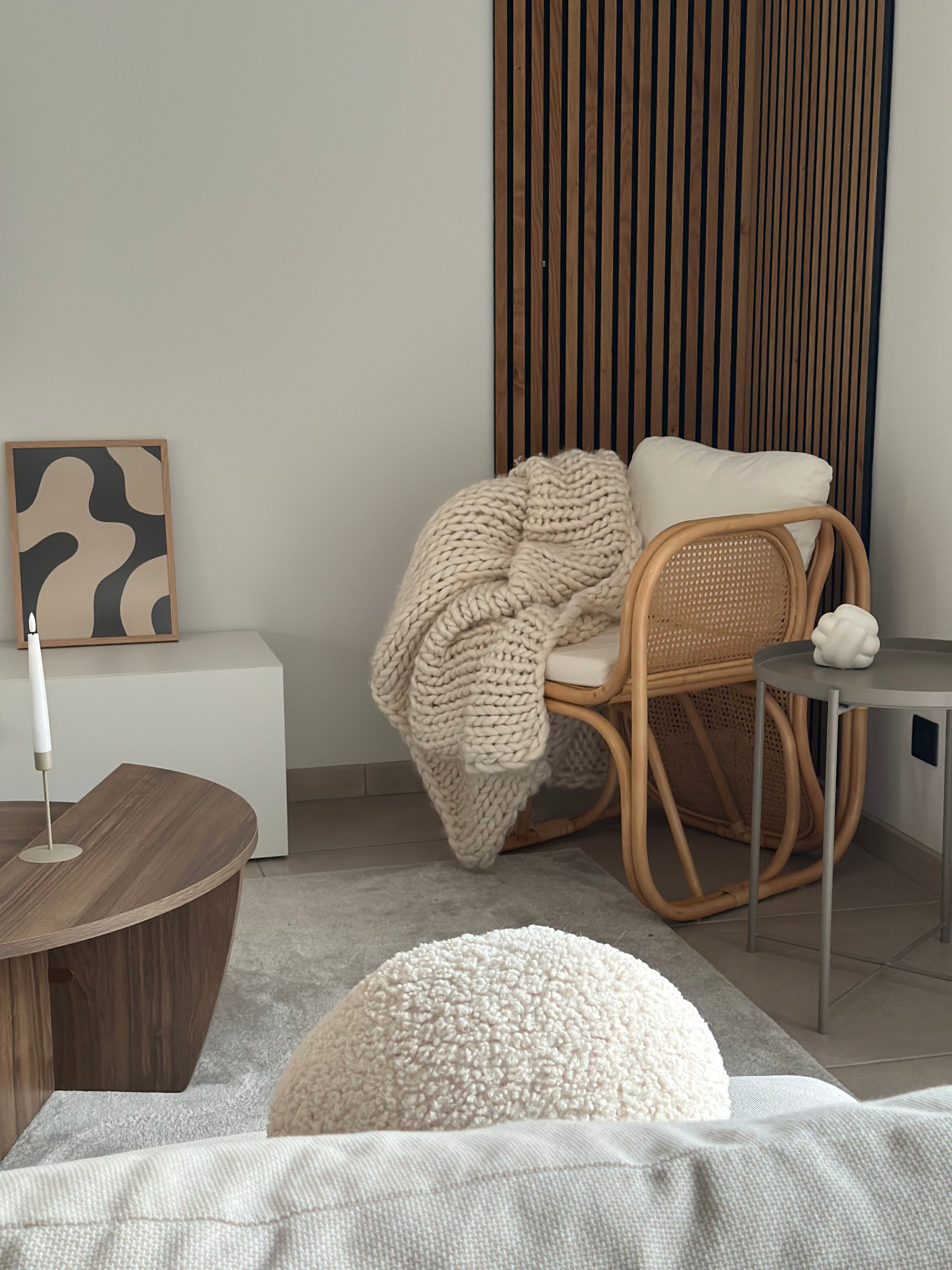 MOROTAI – Fotel z naturalnego rattanu i beżowej tkaniny