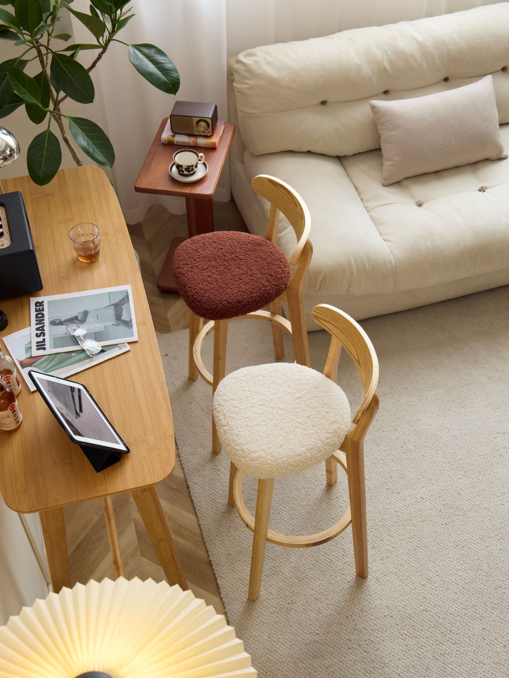 VITORIA – Zestaw 2 stołków barowych z drewna i pętelkami w kolorze terakoty