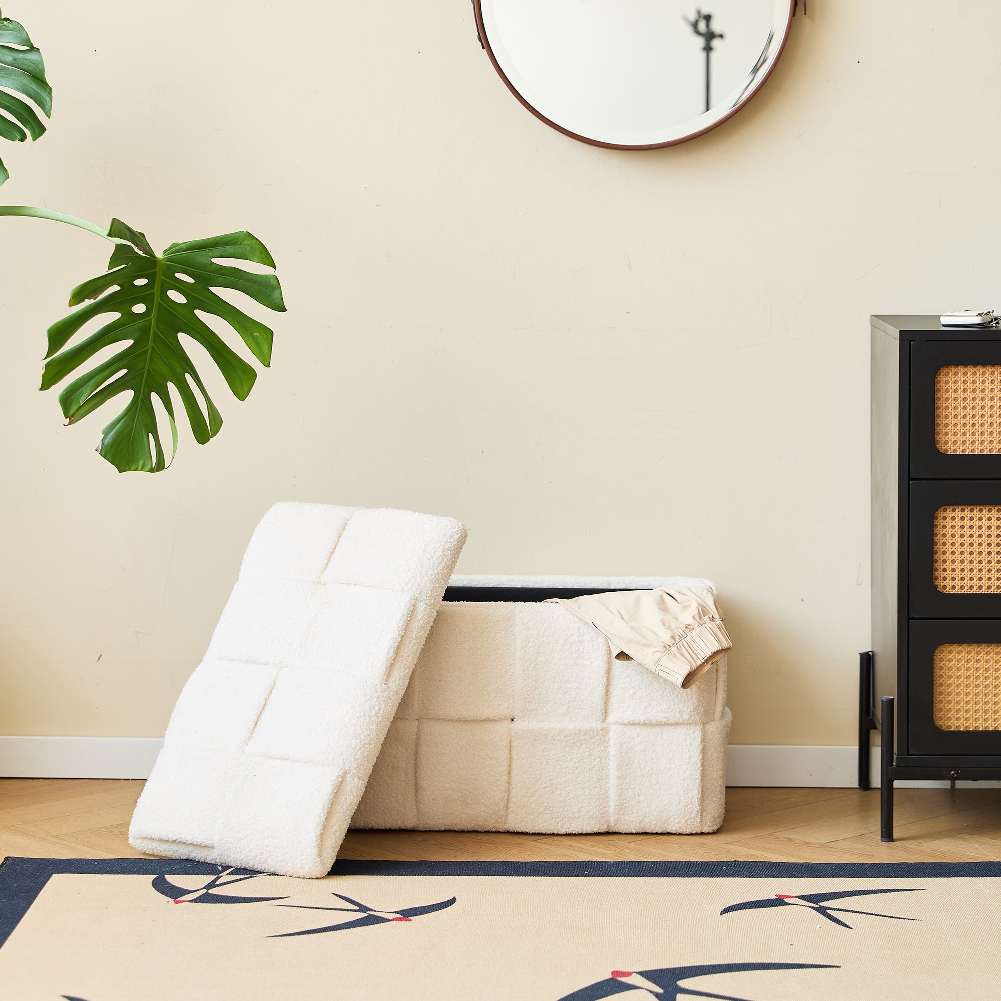 VANERN - Ławka funkcją przechowywania w białych pętelkach