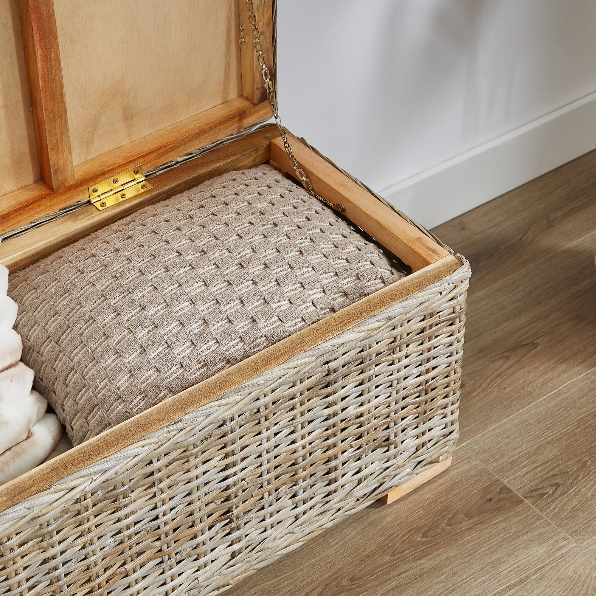 CUZCO – Ławka funkcją przechowywania, wykonana z drewna i naturalnych włókien