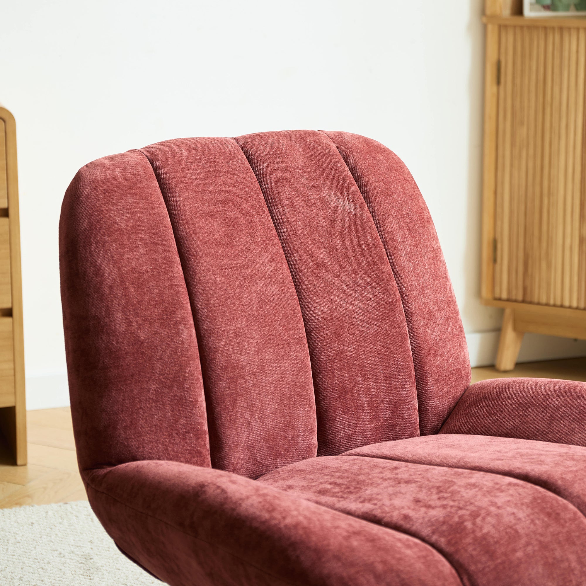 NAMSOS – Obrotowy fotel z tkaniny w kolorze terakoty