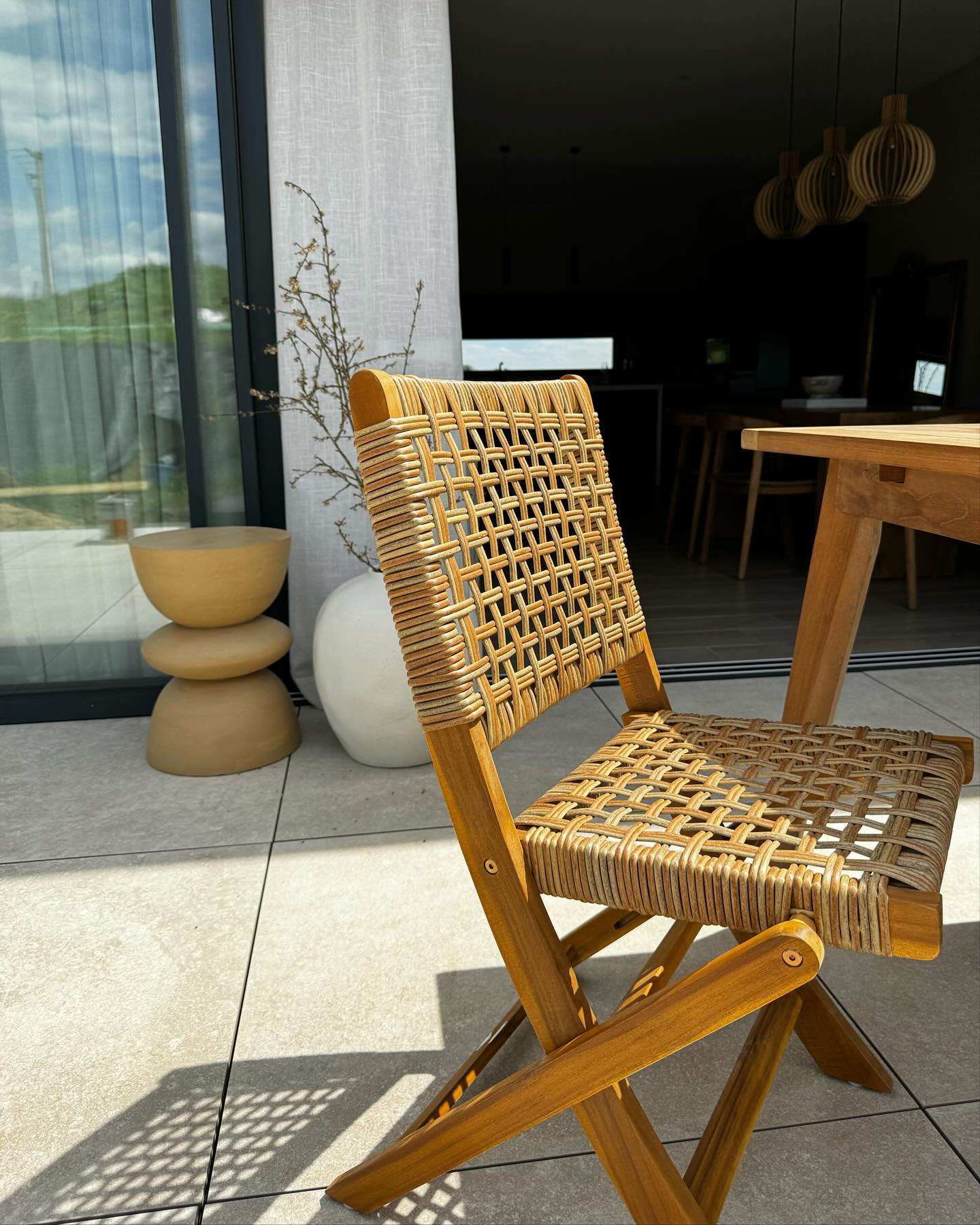 CURITIBA – Zestaw 2 krzeseł ogrodowych z drewna akacjowego i sznurka