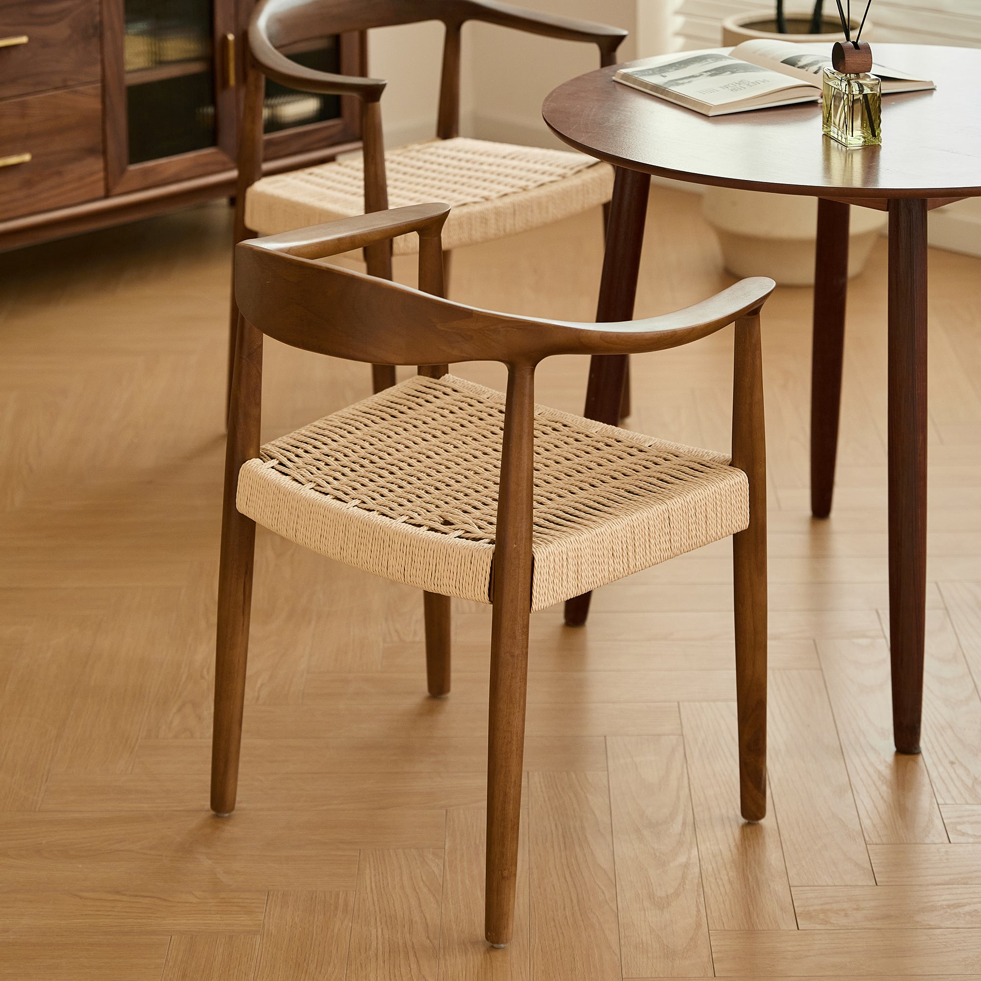 SALTA – Zestaw 2 krzeseł do jadalni z ciemnego drewna i liny