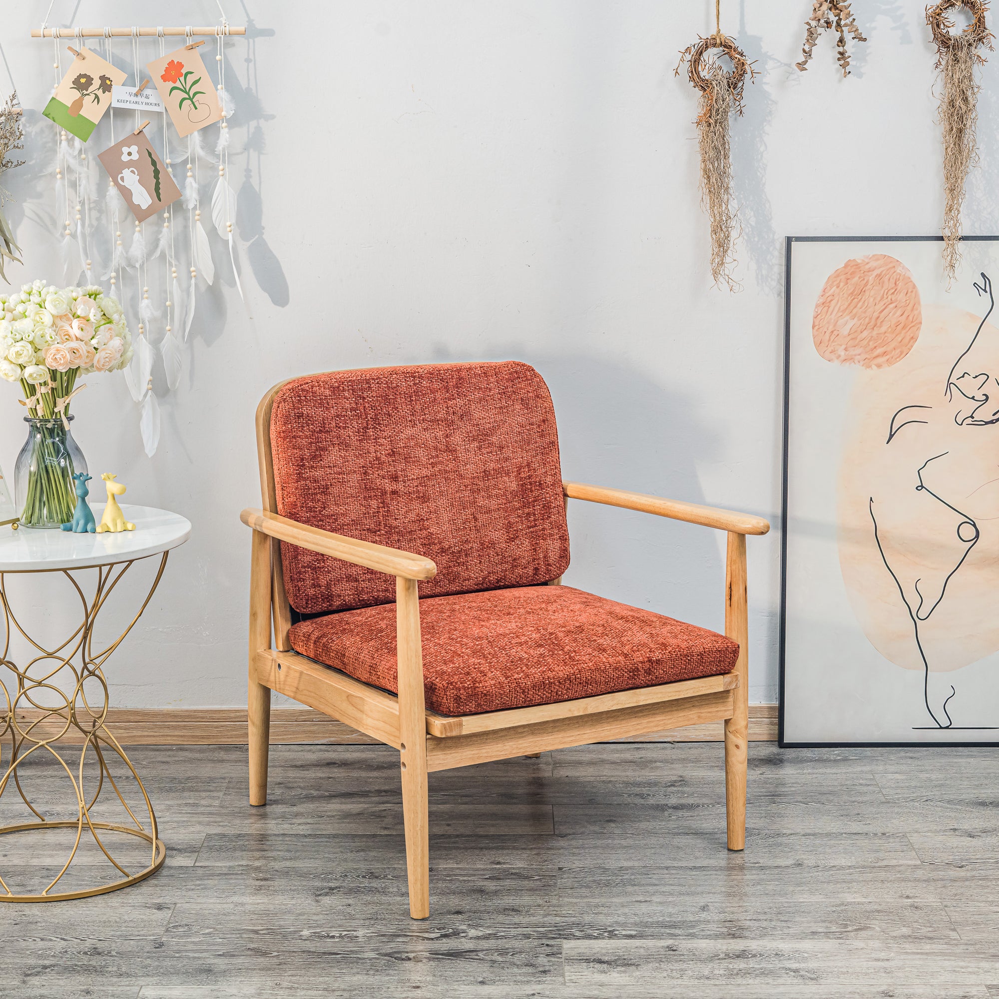 Fotel salonowy z litego drewna i tkaniny w kolorze terakoty