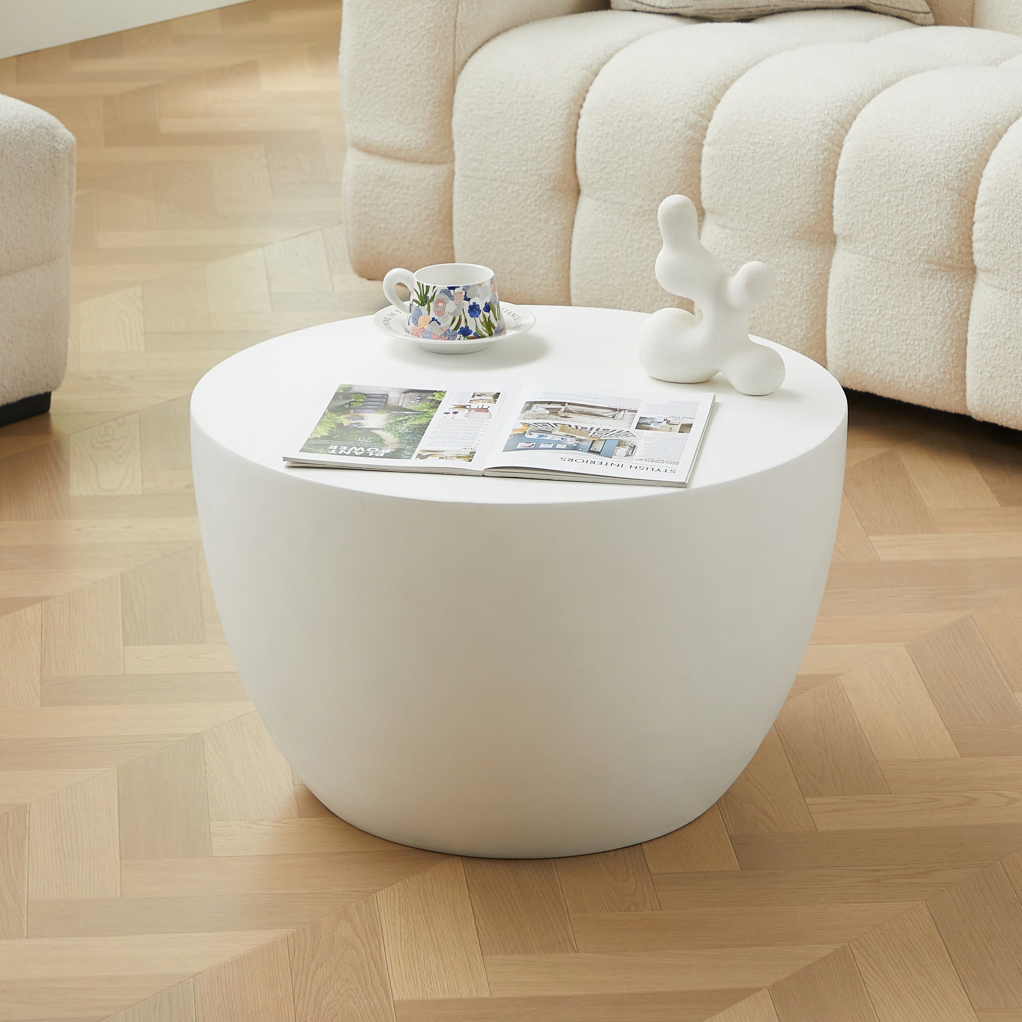 PARNU – stolik kawowy do wnętrz i na zewnątrz z białego magnezytu