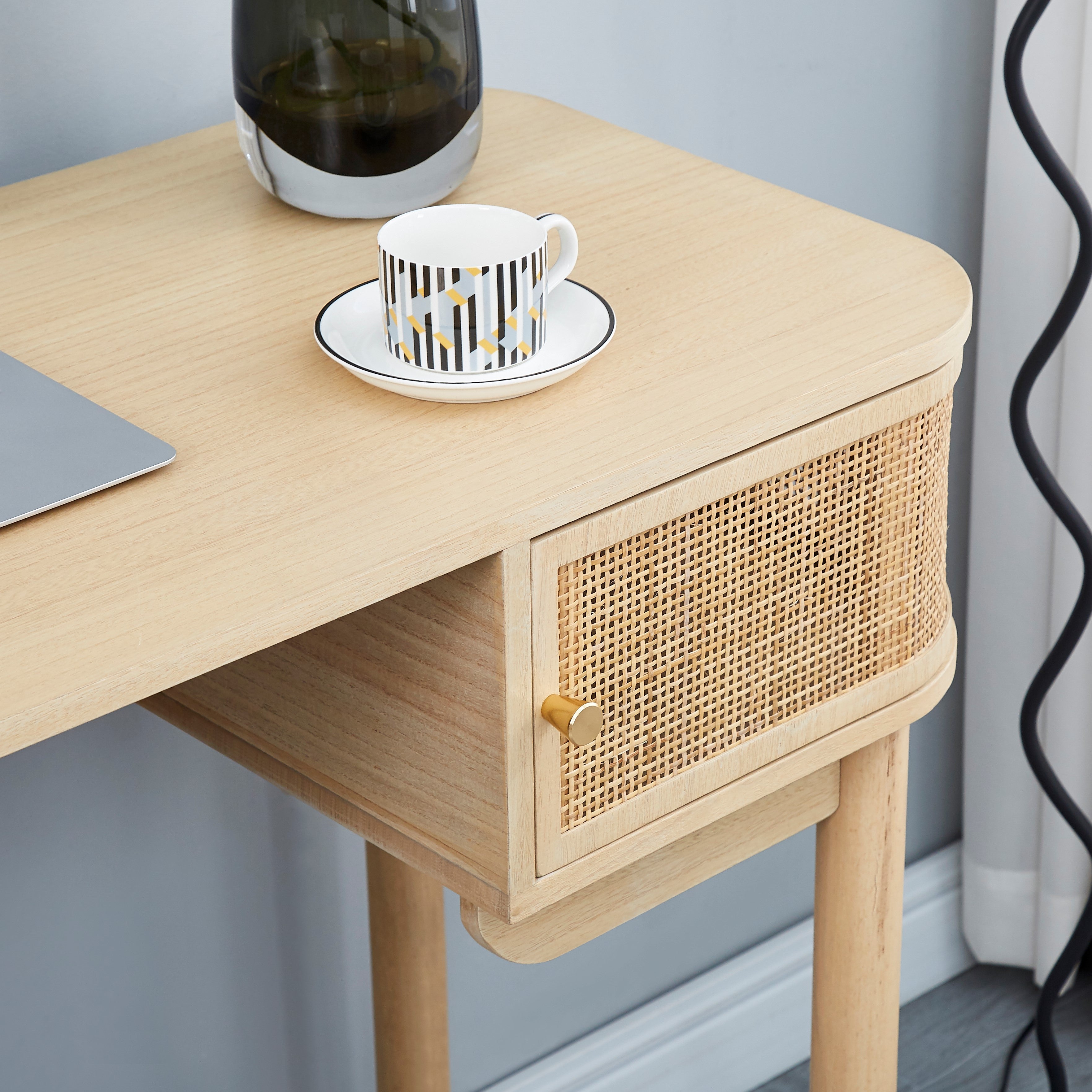 Biurko z 2 drzwiami, wykonane z drewna i rattanu