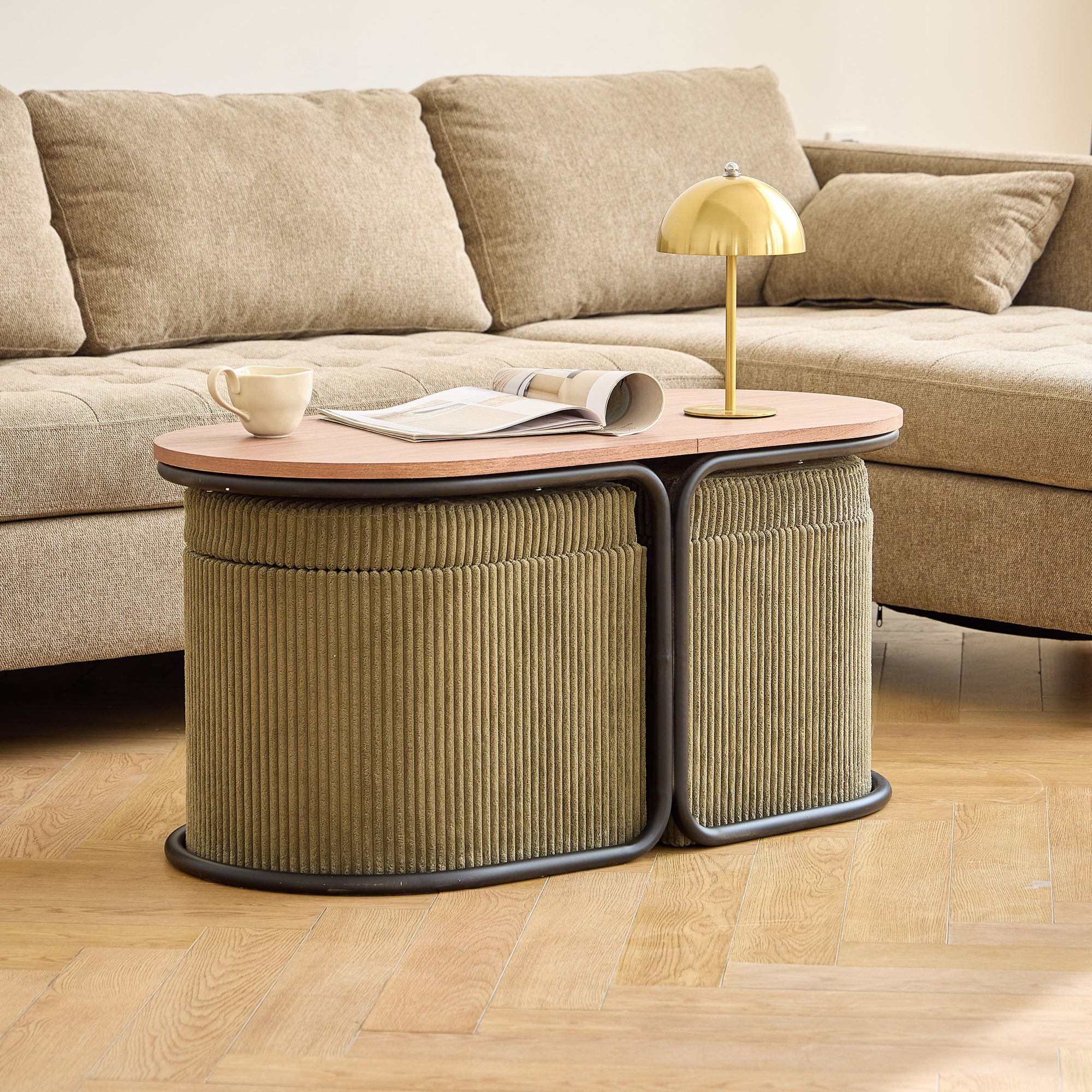 SENJA – Zestaw składający się z drewnianego stolika kawowego i 2 pufów z zielonego sztruksu