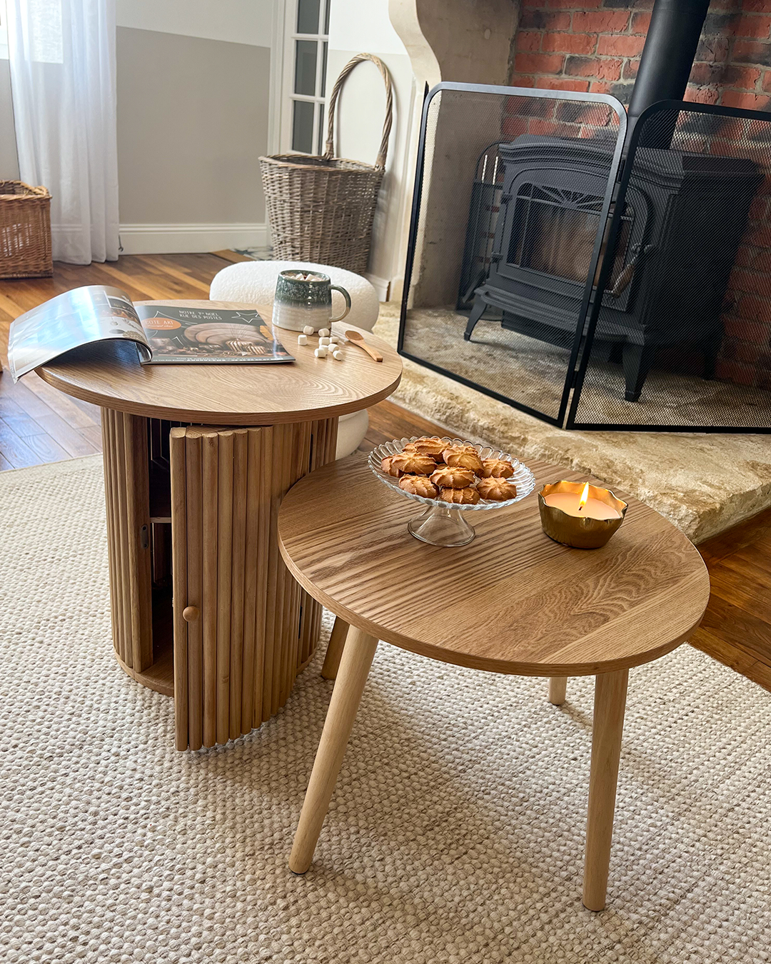 GINZA - stolik pomocniczy z litego drewna w naturalnym kolorze