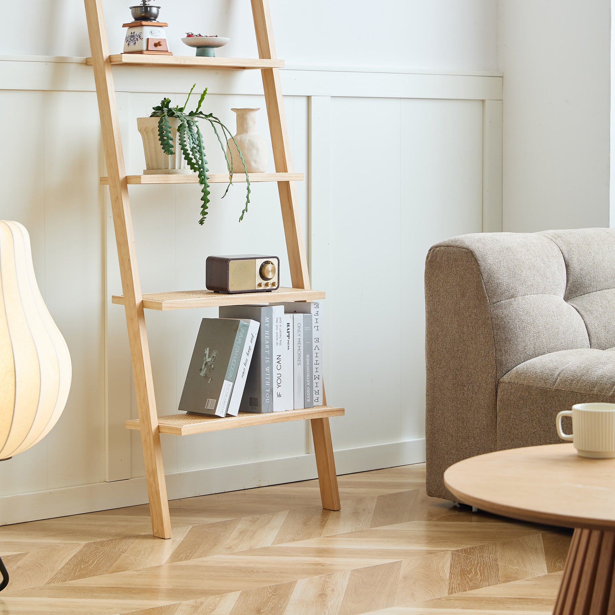 SMOGEN – Półka ścienna w kształcie drabinki, 5 poziomów, z litego drewna i rattanu