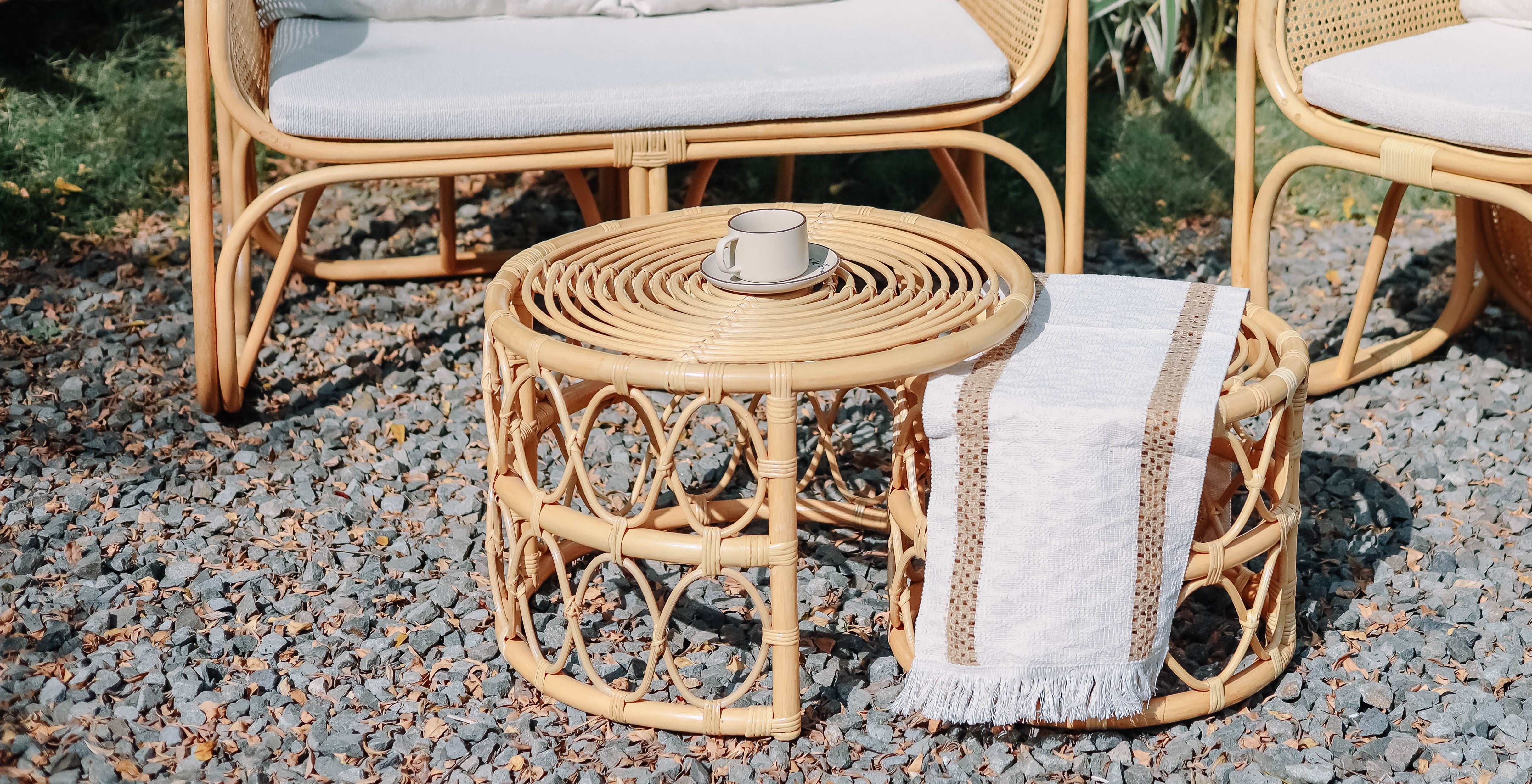 SALAWATI – Zestaw 2 stolików kawowych z naturalnego rattanu