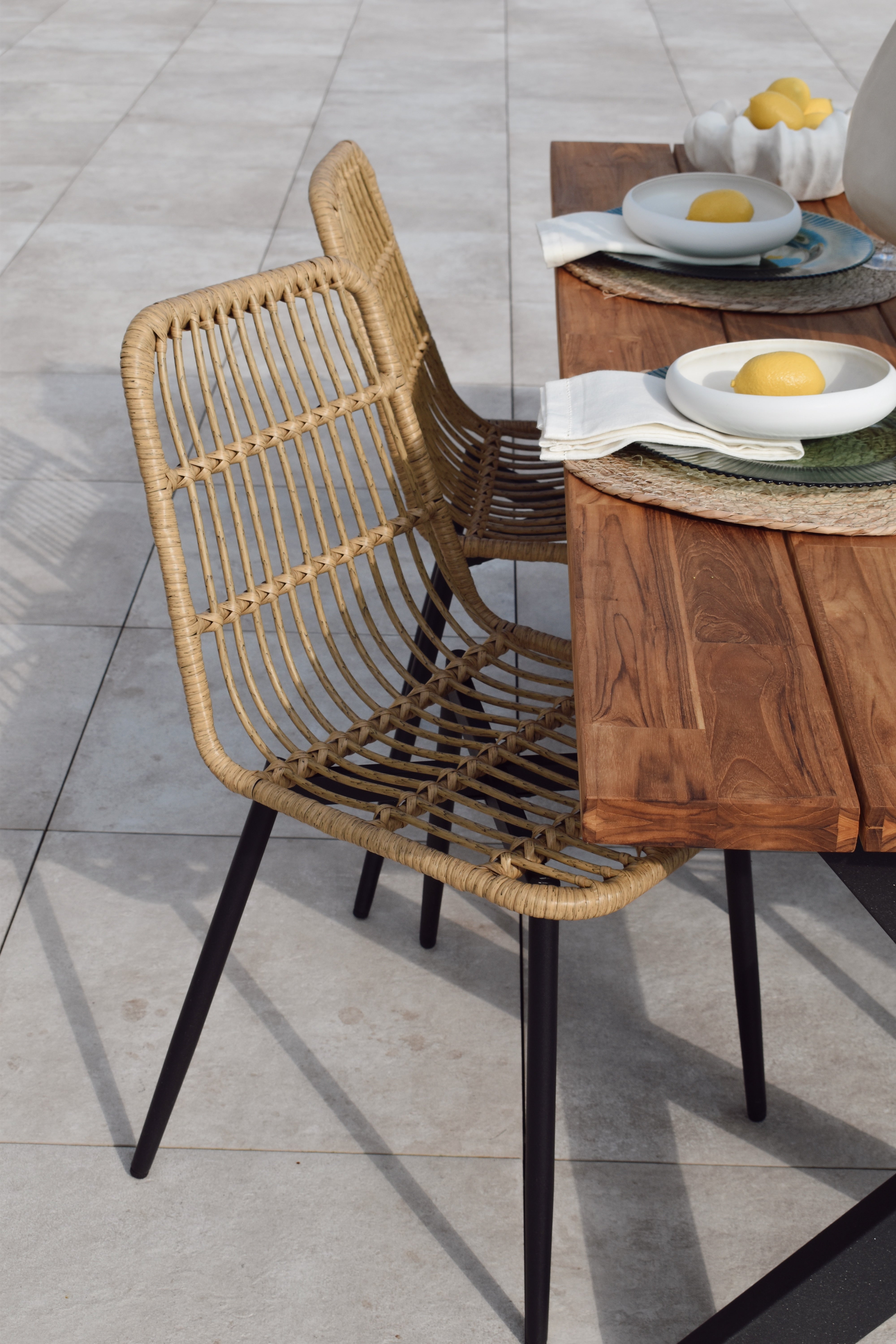 BANGKOK – Zestaw 4 krzeseł z metalu i rattanu