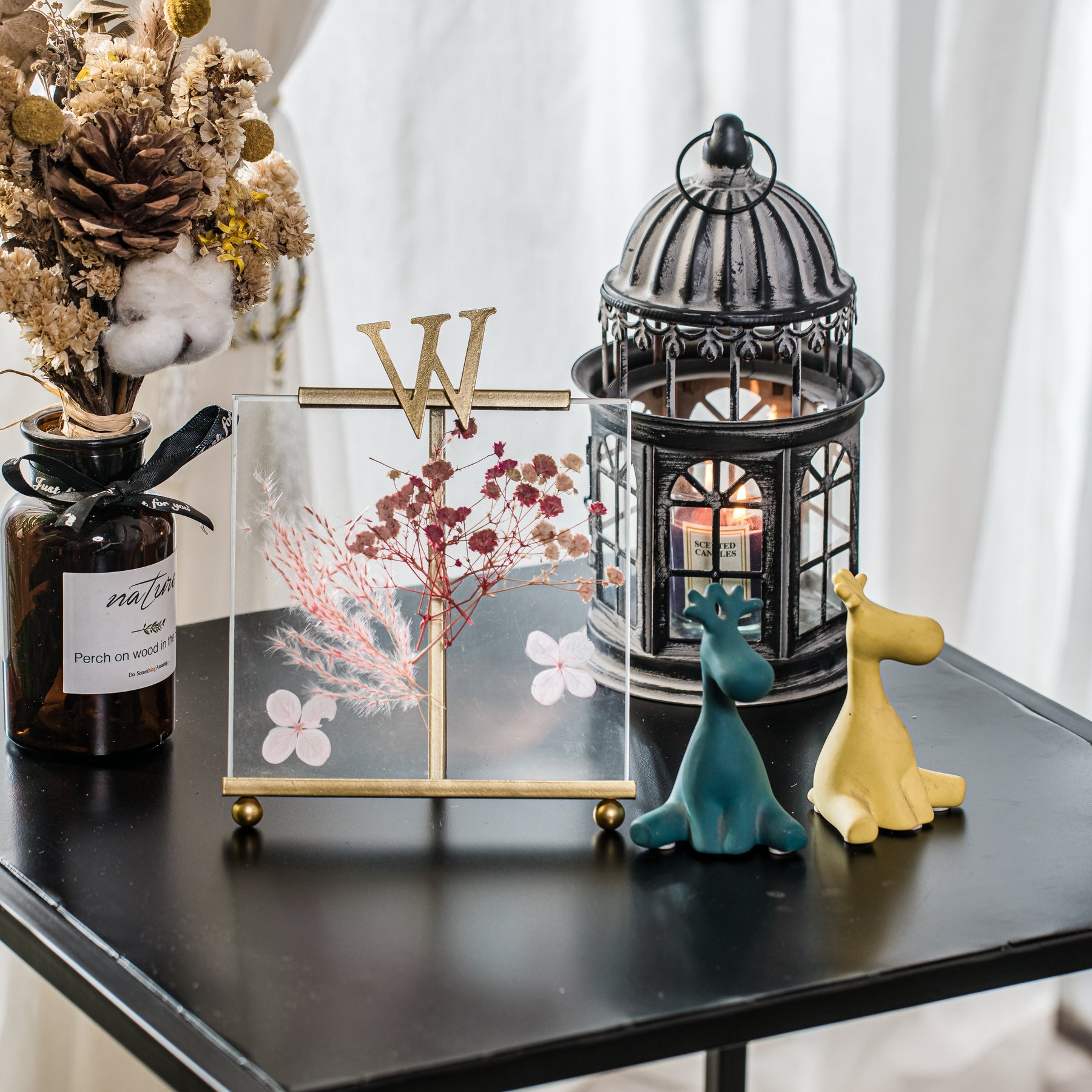 Industrialny stolik pomocniczy z czarnego metalu