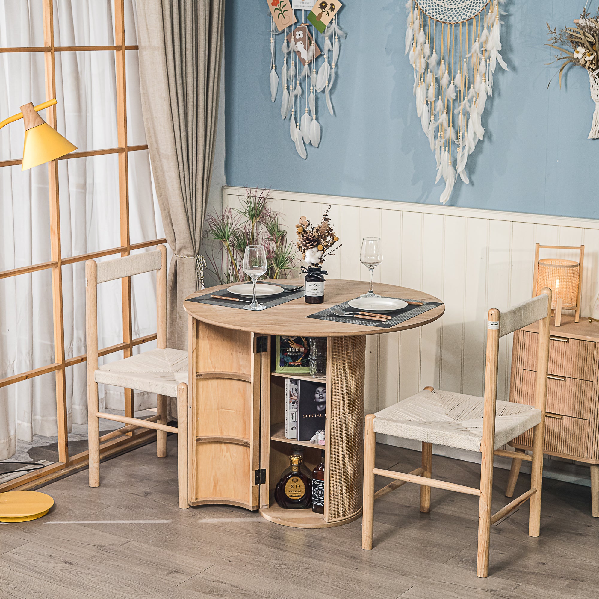 HAVANA – Okrągły stół do jadalni dla 4 osób, wykonany z litego drewna sosnowego i rattanuØ 90 cm