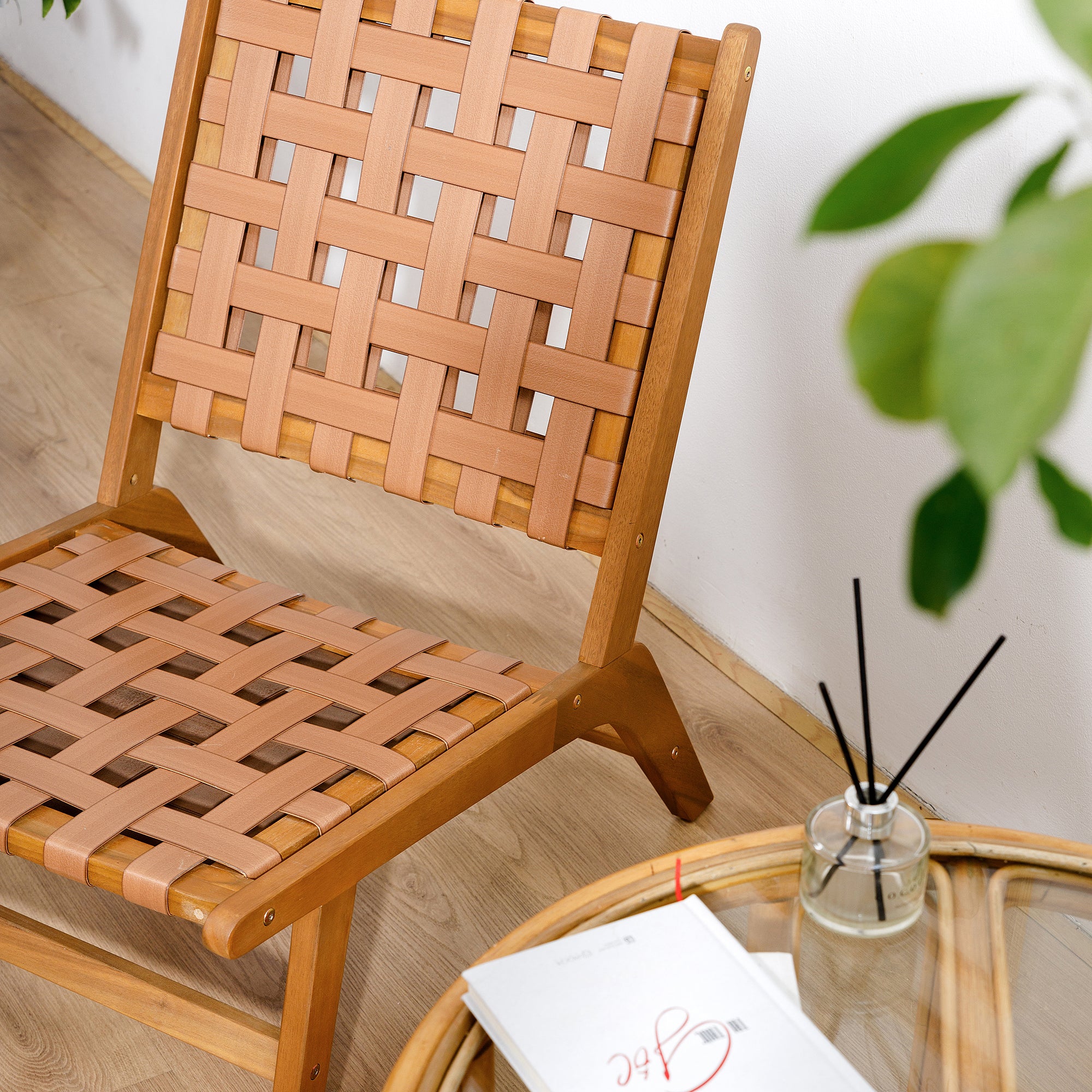 AGUILARES – Fotel do wnętrz i na zewnątrz z litego drewna akacjowego i zamszu