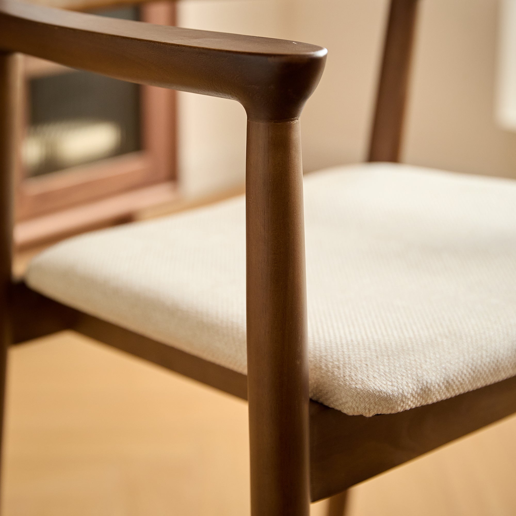 CORDOBA – Zestaw 2 krzeseł do jadalni z ciemnego drewna i beżowej tkaniny