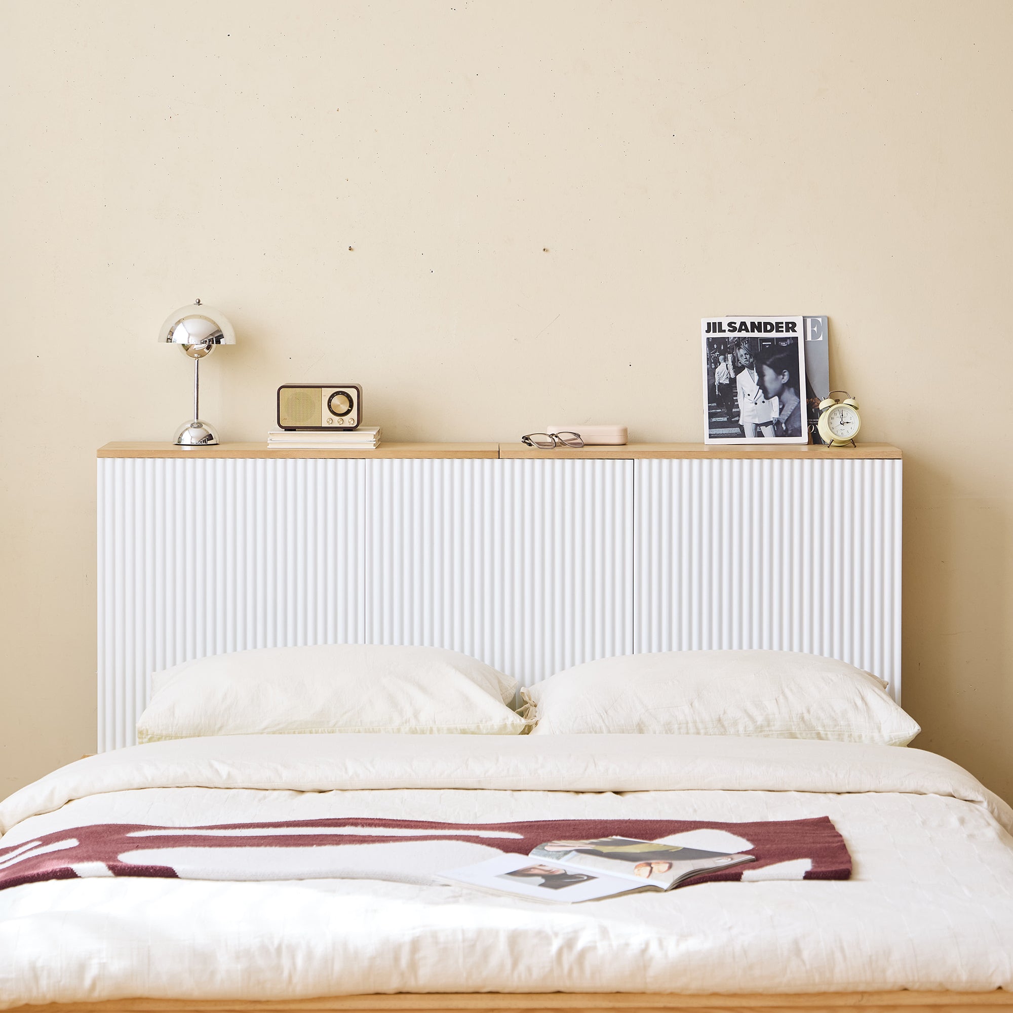 ESLOV - Wezgło łóżka 160 z drewna z białymi schowkami