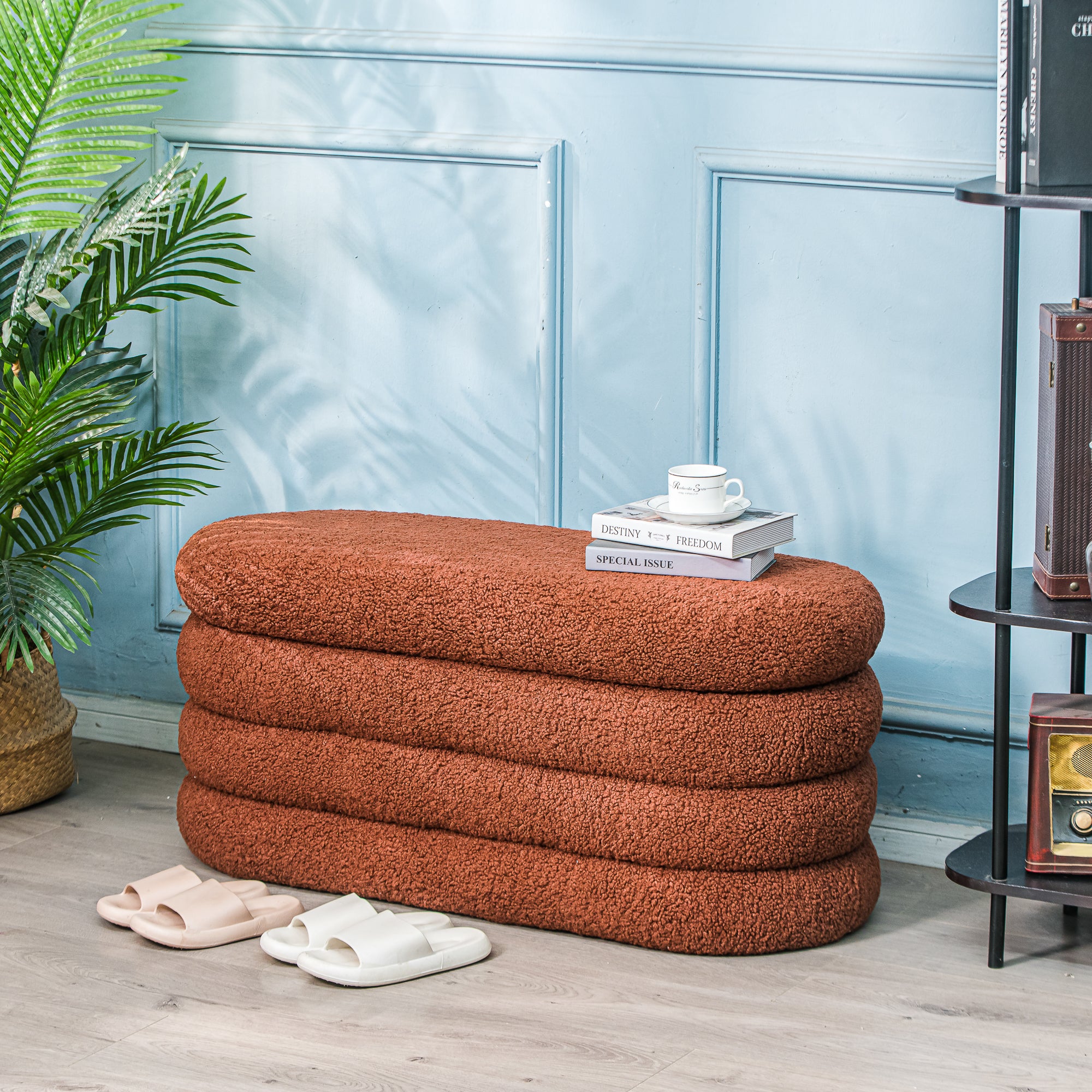 UPPSALA – Ławka z schowkiem, bouclé w kolorze terakoty