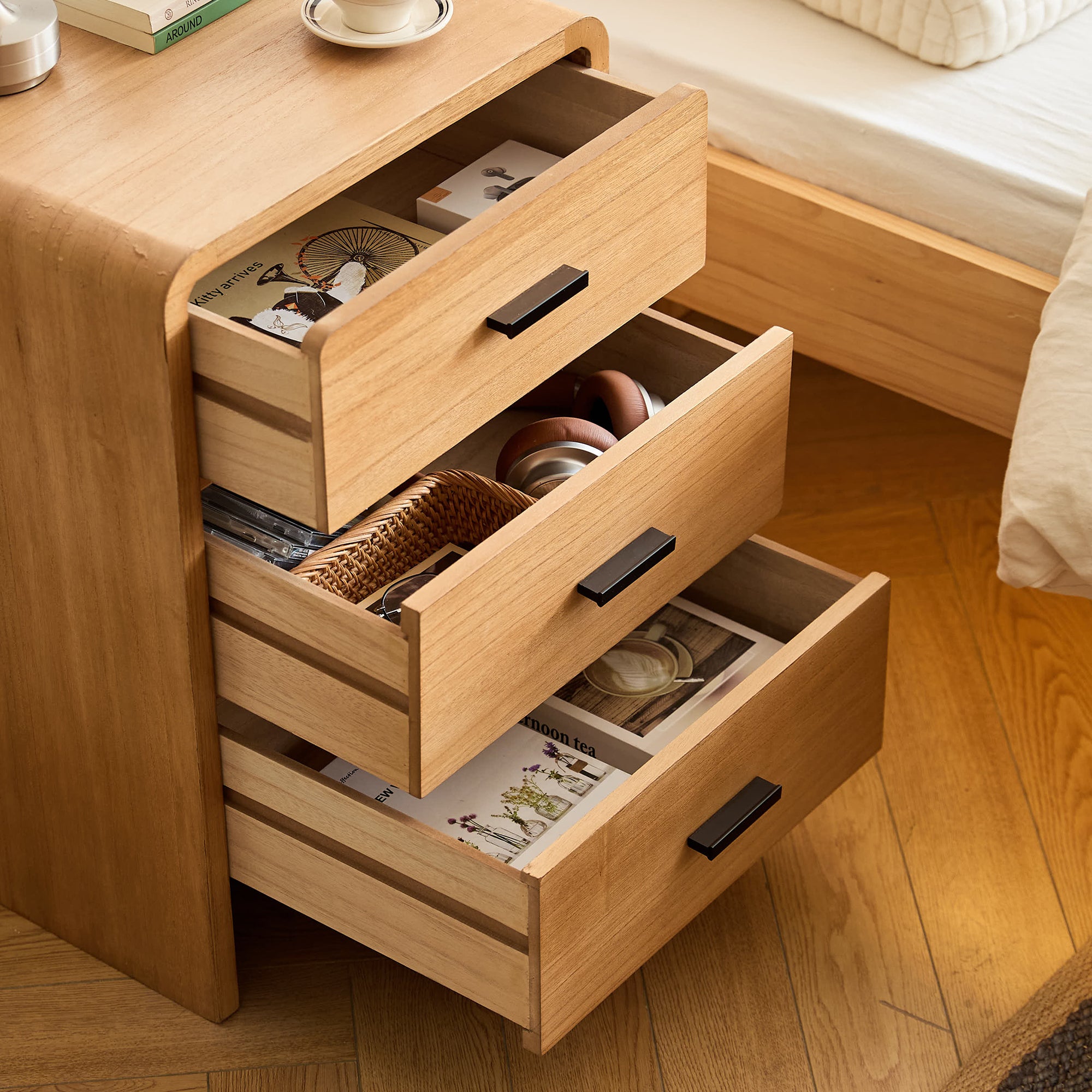 VAXTORP - Szafka nocna z 3 szufladami z naturalnego drewna