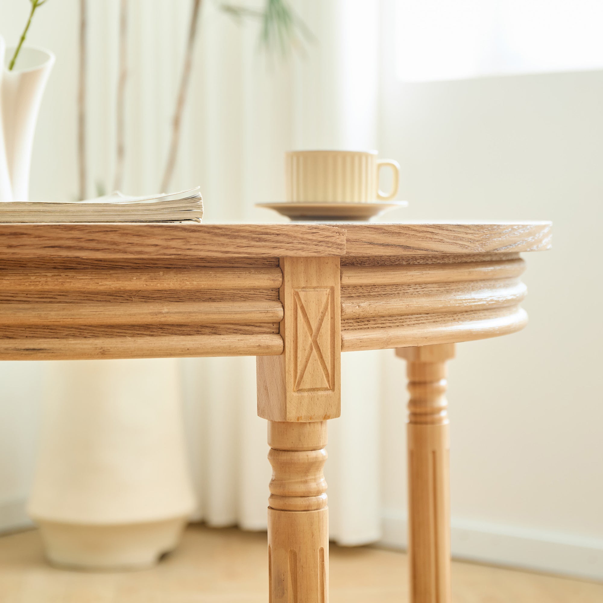 KAJANI – Okrągły stół do jadalni dla 4 osób, wykonany z drewna sosnowego