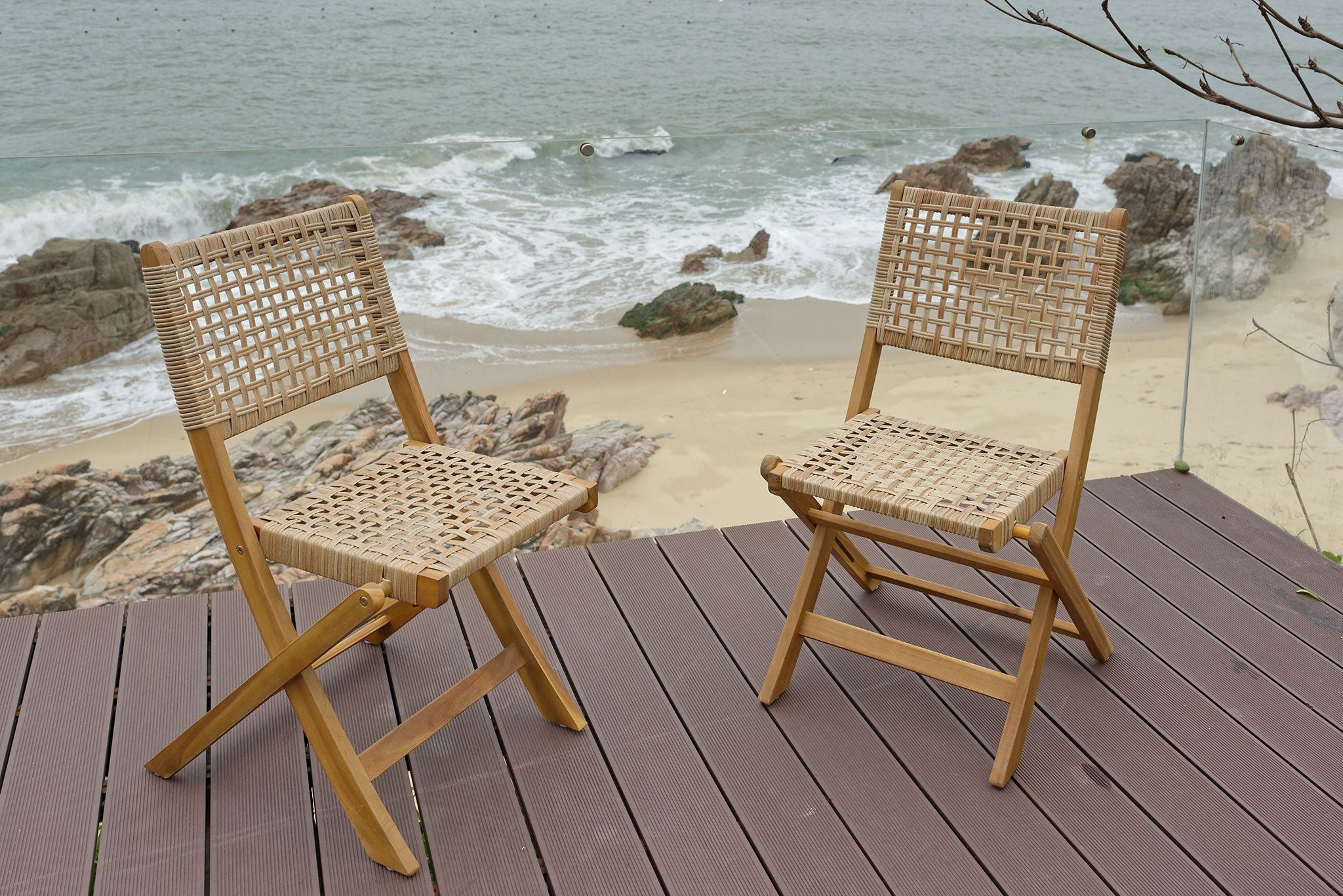 Zestaw 2 krzeseł ogrodowych z drewna akacjowego i sznurka