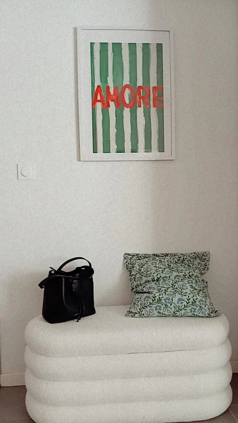 Ławka z schowkiem w białe pętelki